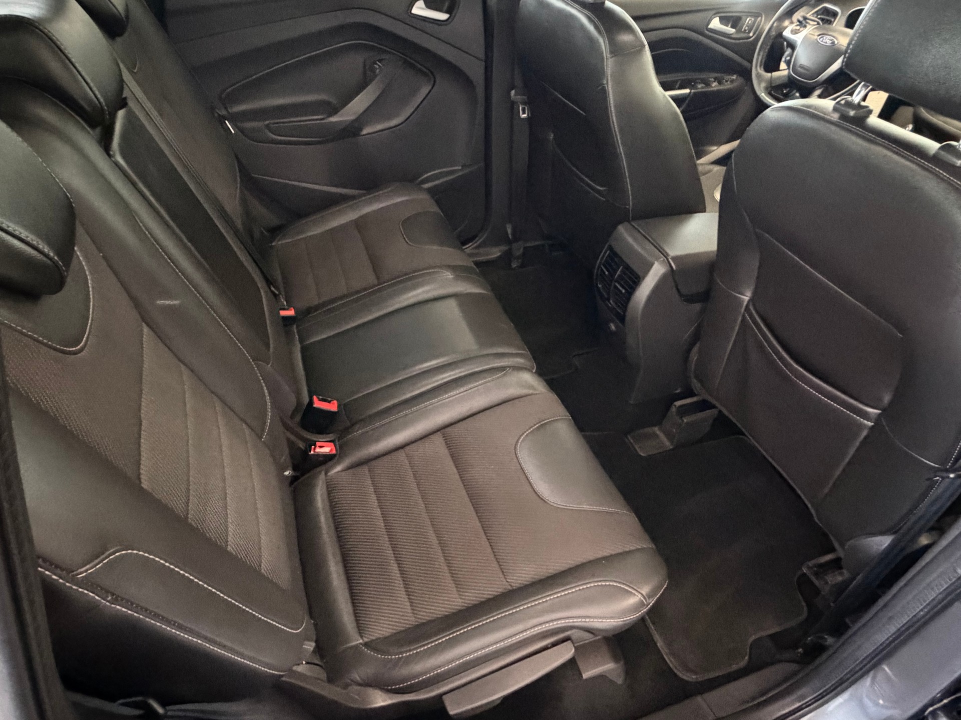 FORD Kuga 2.0 TDCi Titanium S 4WD PowerShift-image-12