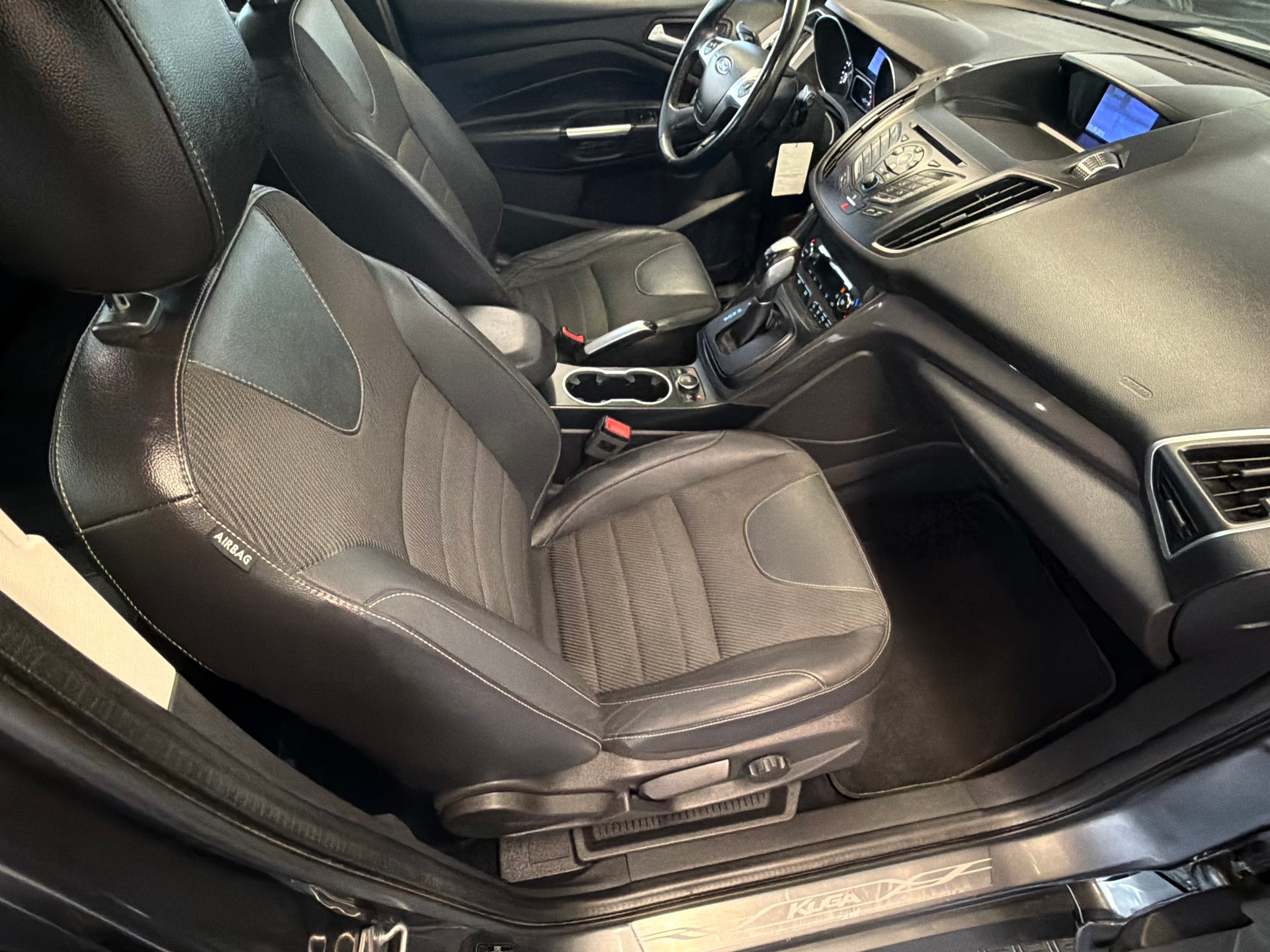 FORD Kuga 2.0 TDCi Titanium S 4WD PowerShift-image-11