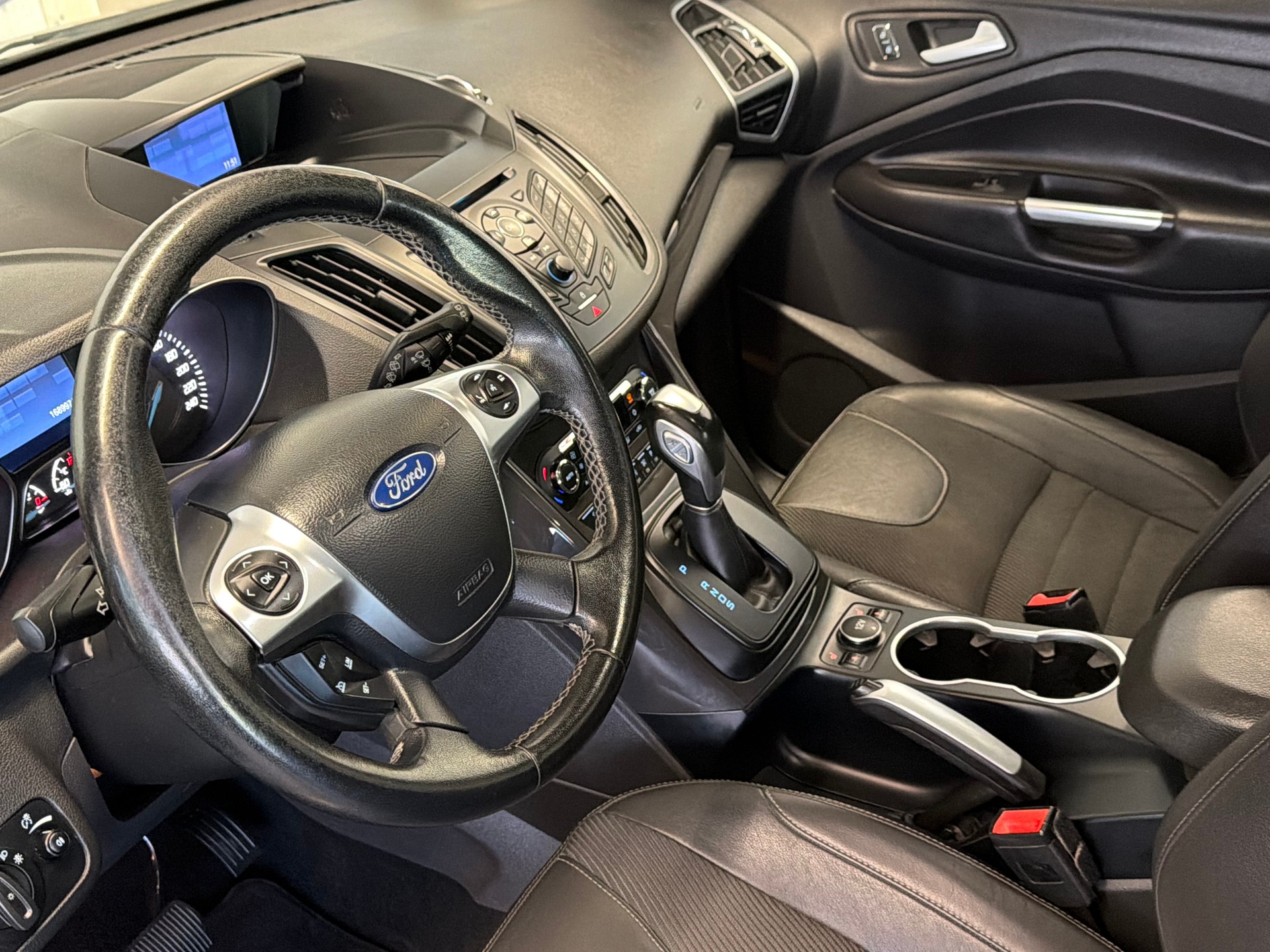 FORD Kuga 2.0 TDCi Titanium S 4WD PowerShift-image-10