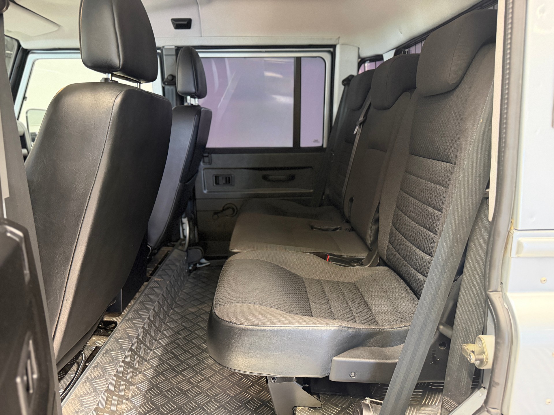 LAND ROVER Defender 110-image-15