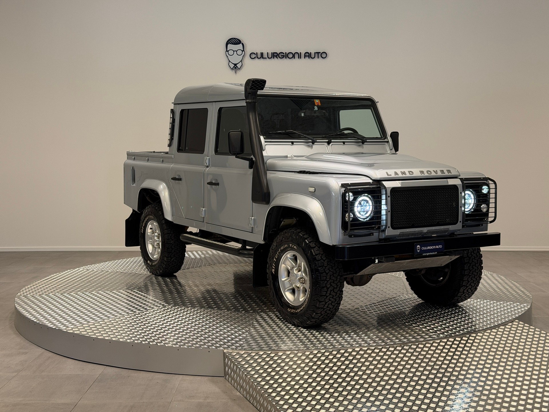 LAND ROVER Defender 110-image-2