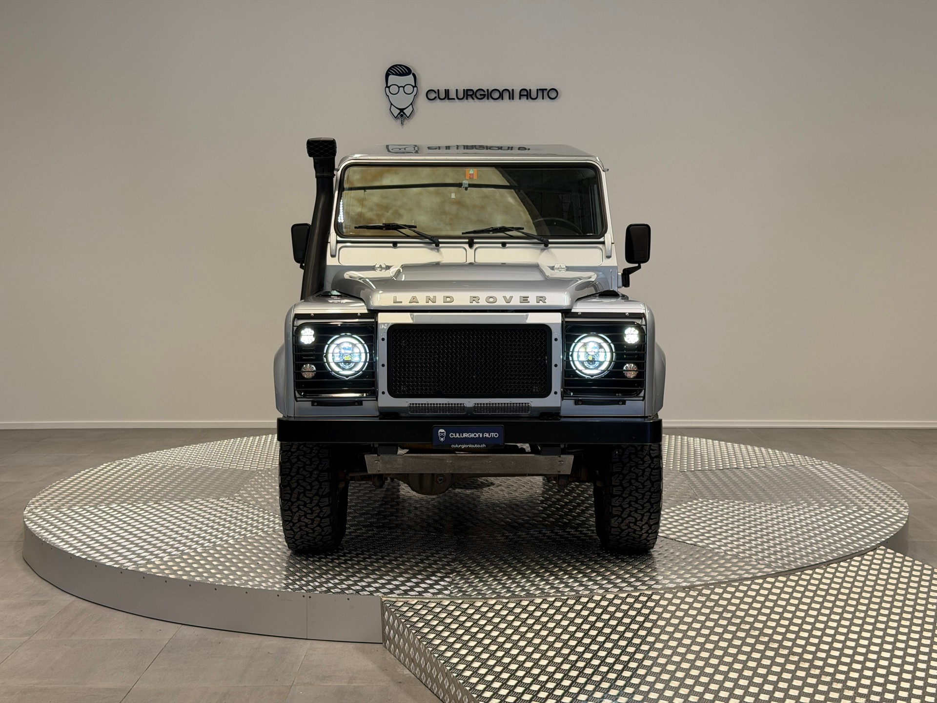 LAND ROVER Defender 110-image-1