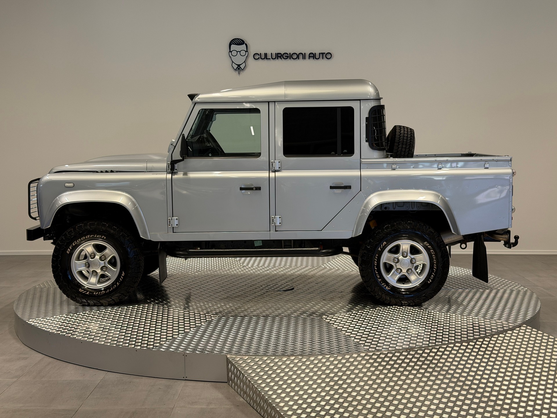 LAND ROVER Defender 110-image-7