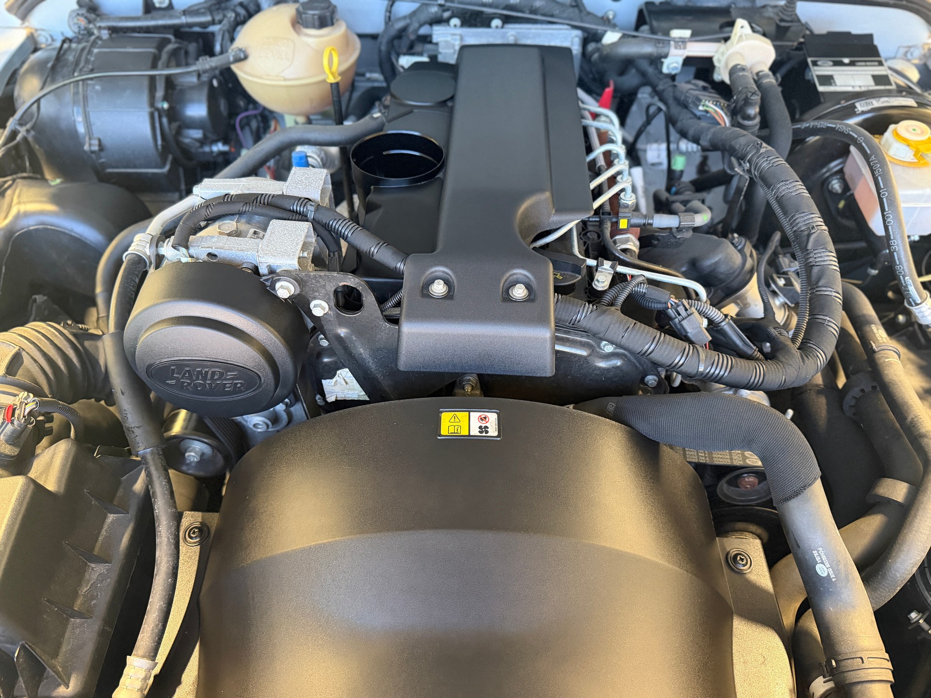 LAND ROVER Defender 110-image-17