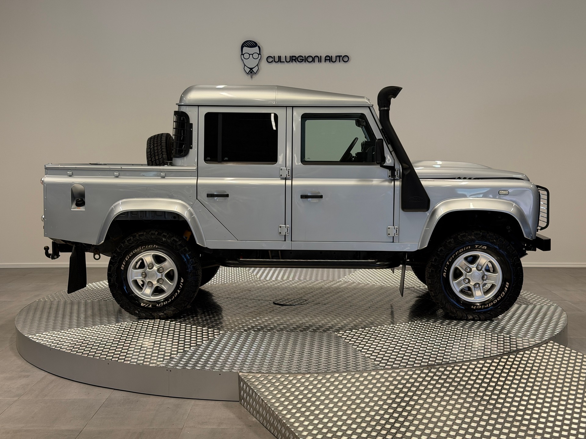 LAND ROVER Defender 110-image-3