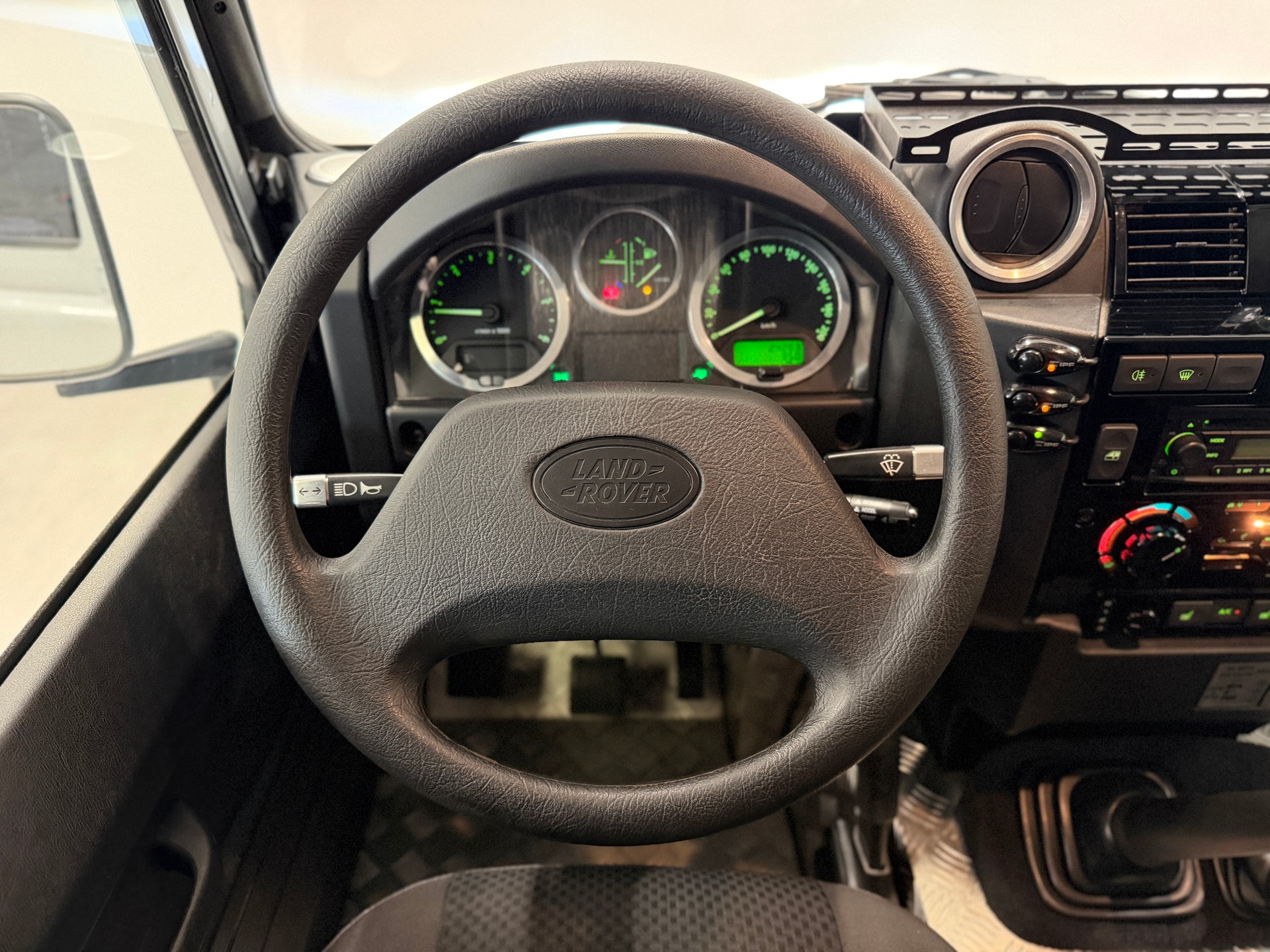 LAND ROVER Defender 110-image-9