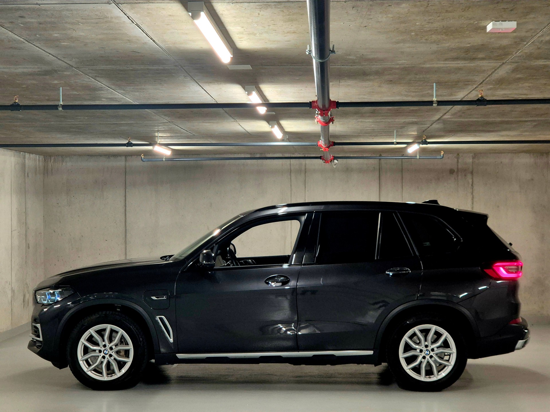 BMW X5 xDrive45e xLine Steptronic-showroom-element-3