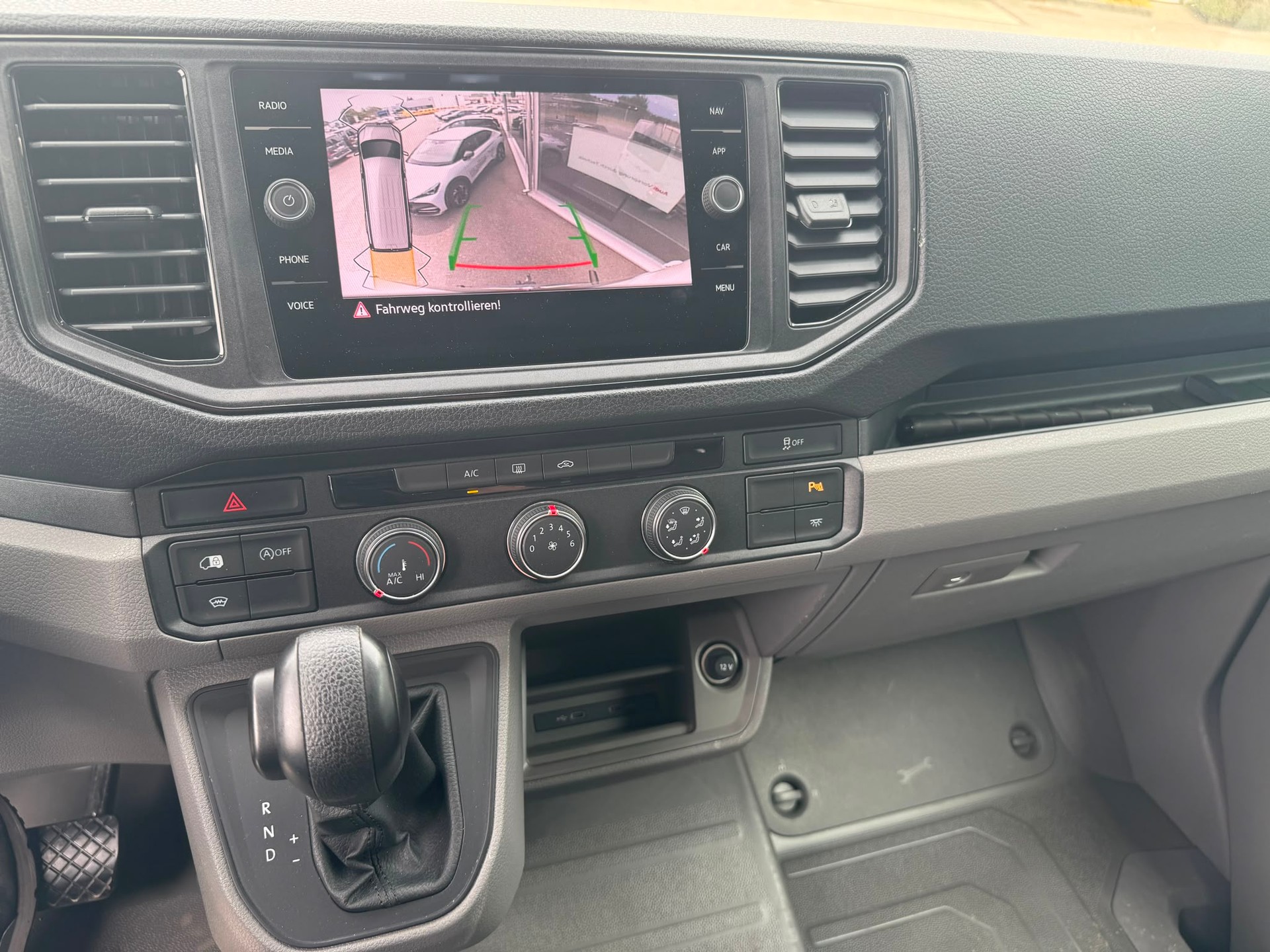 VW Crafter 35 2.0 TDI L3 Automat mit Klima-image-13
