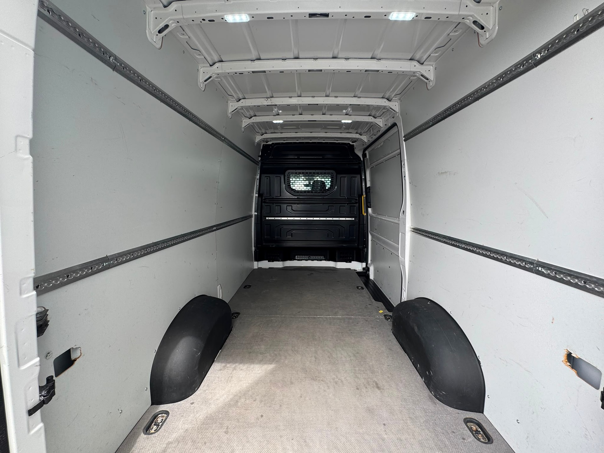 VW Crafter 35 2.0 TDI L3 Automat mit Klima-image-4