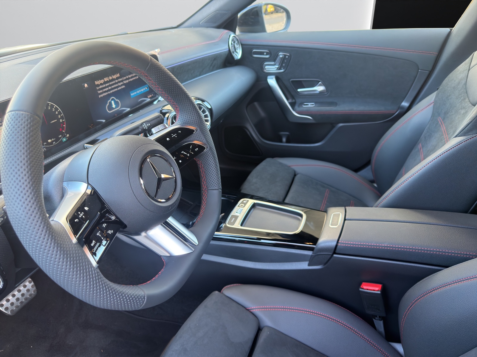 MERCEDES-BENZ CLA 250 e 8G-DCT EQ Star-image-8