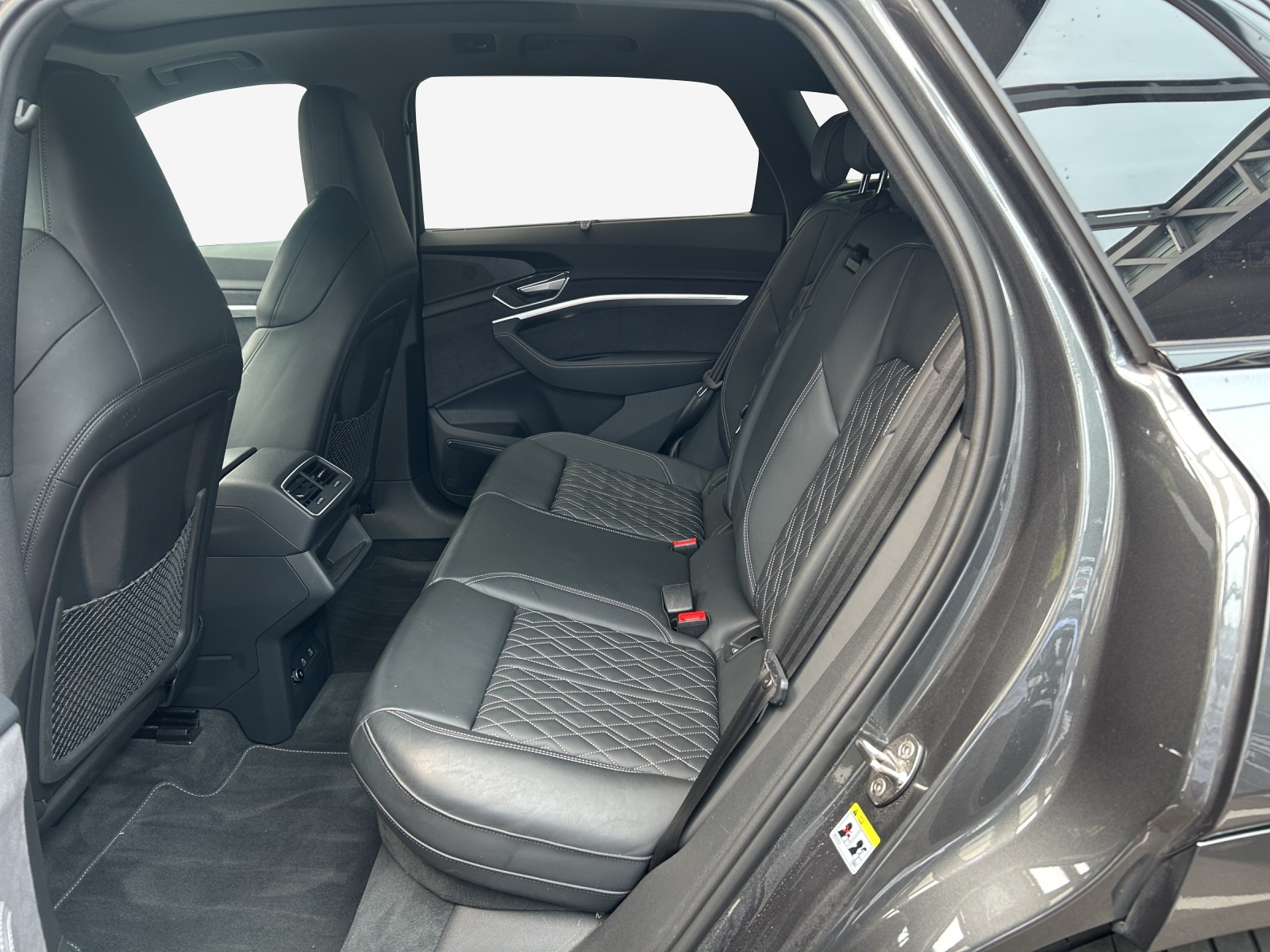 AUDI e-tron 55 S Line Black Edition quattro-image-11