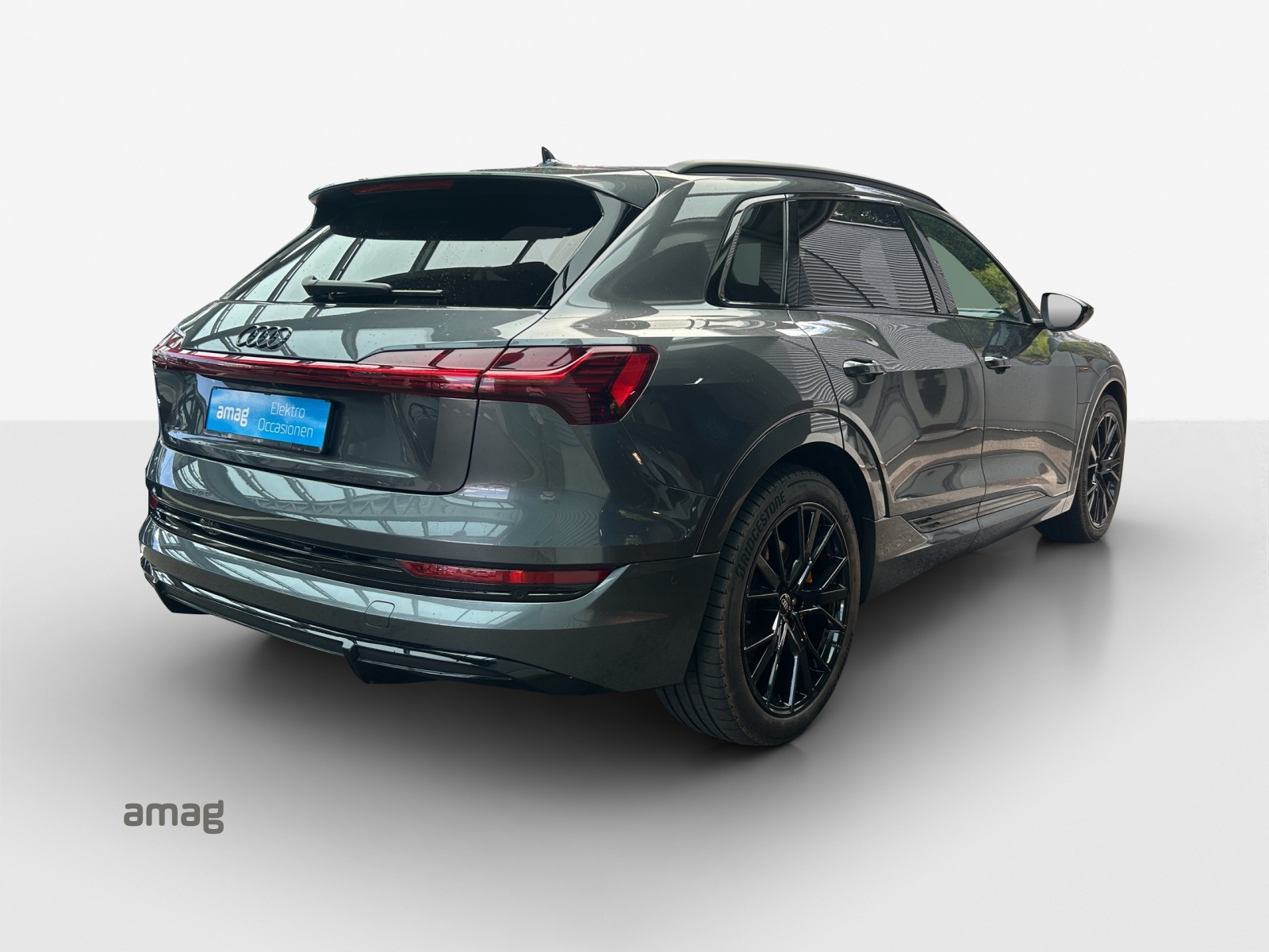 AUDI e-tron 55 S Line Black Edition quattro-image-4