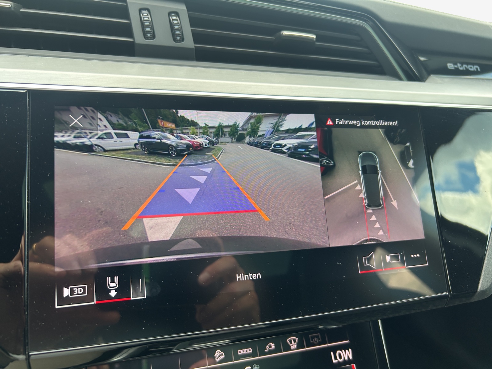 AUDI e-tron 55 S Line Black Edition quattro-image-15