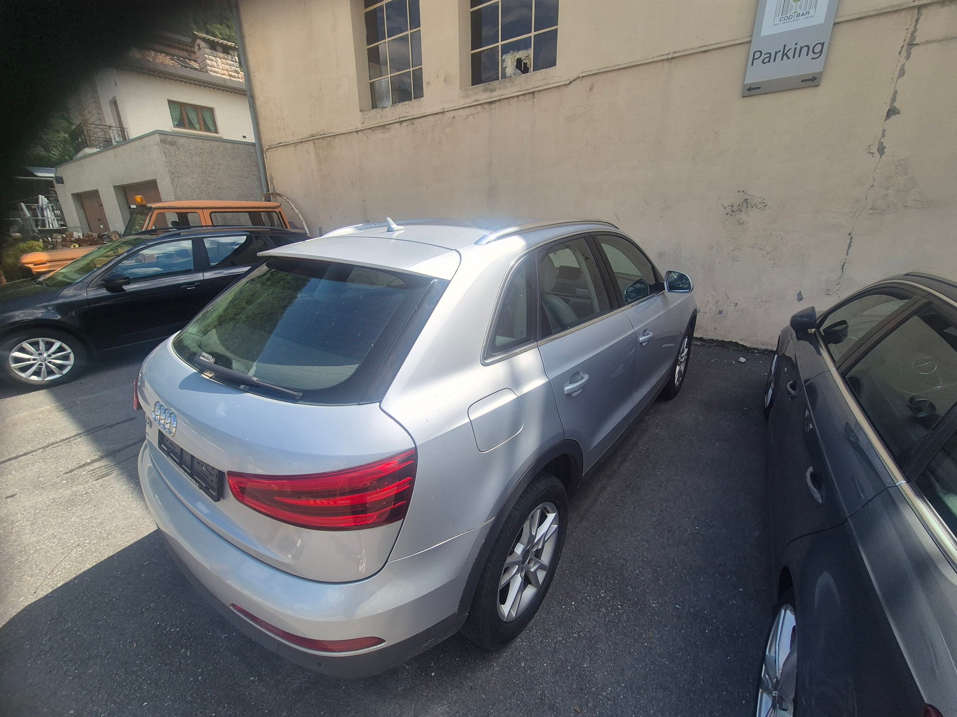 AUDI Q3 2.0 TFSI quattro S-tronic-image-2