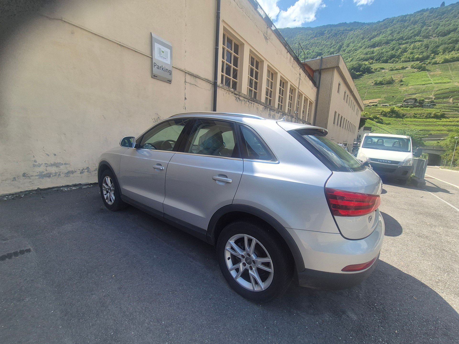 AUDI Q3 2.0 TFSI quattro S-tronic-image-1