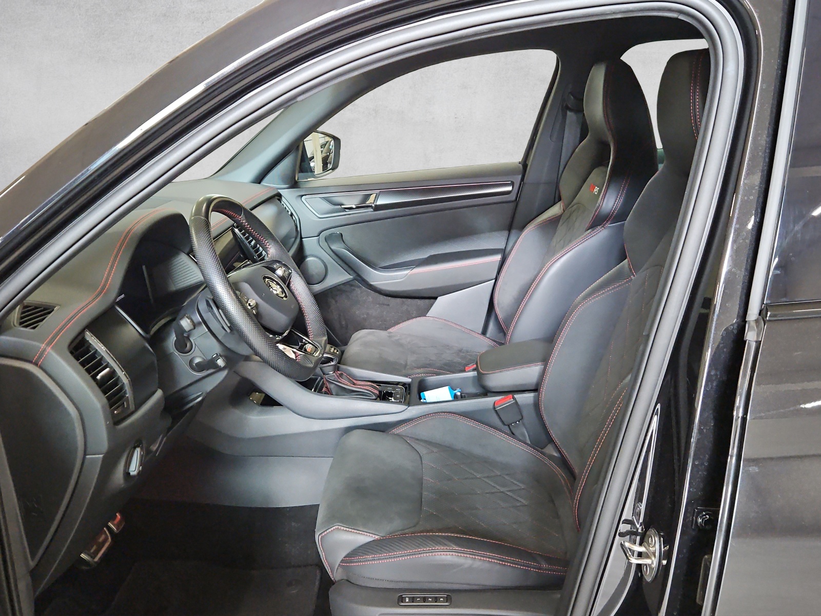 SKODA Kodiaq 2.0 TSI 4x4 RS-image-8