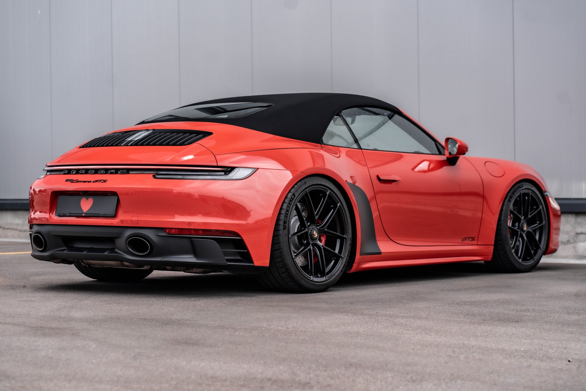 PORSCHE 911 Carrera GTS Cabriolet PDK * FRISCH AB MFK * LIEBHABERZUSTAND * NACHTSICHTASSISTENT * LIFTSYSTEM *-showroom-element-3