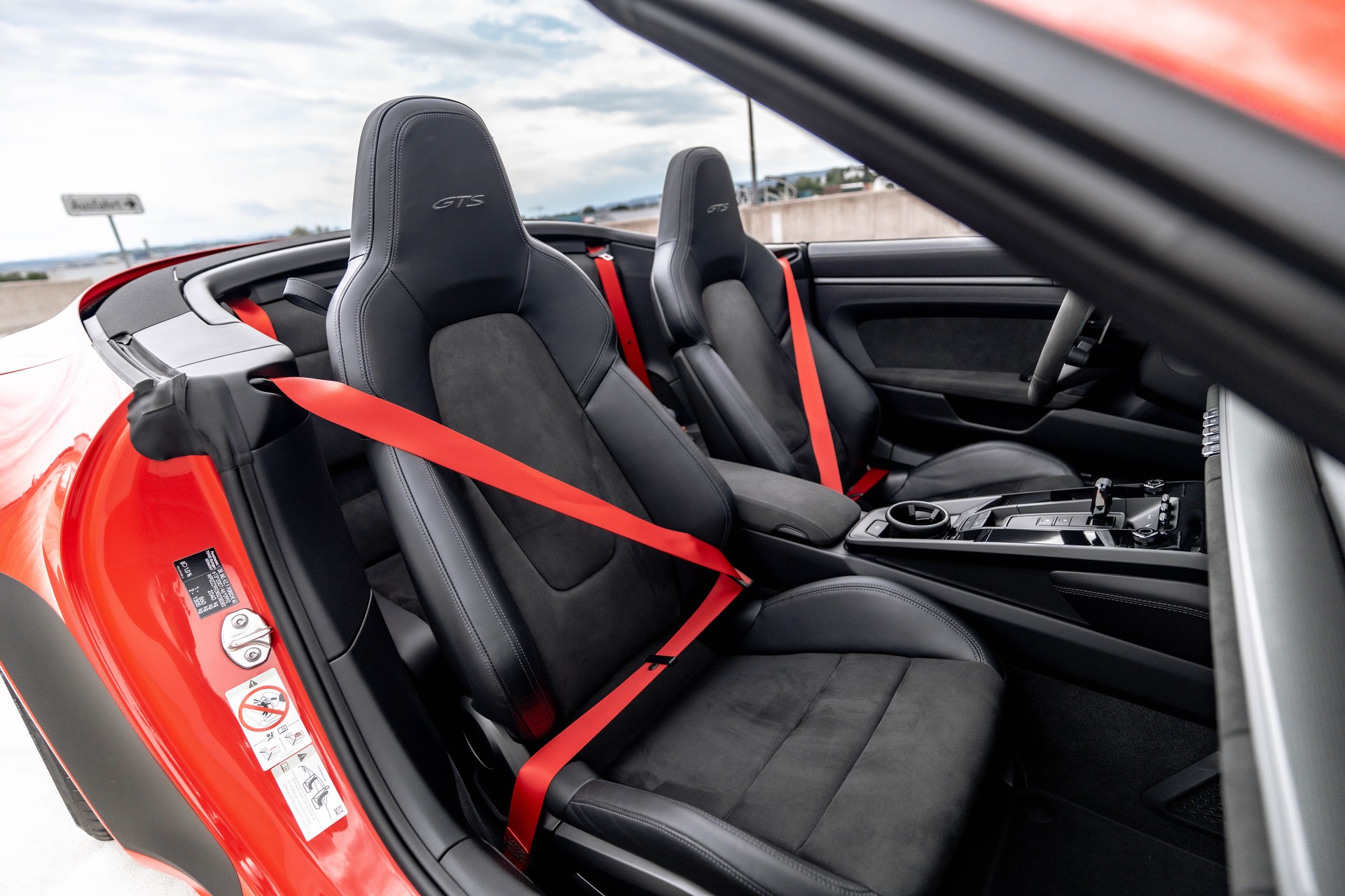 PORSCHE 911 Carrera GTS Cabriolet PDK * FRISCH AB MFK * LIEBHABERZUSTAND * NACHTSICHTASSISTENT * LIFTSYSTEM *-image-17