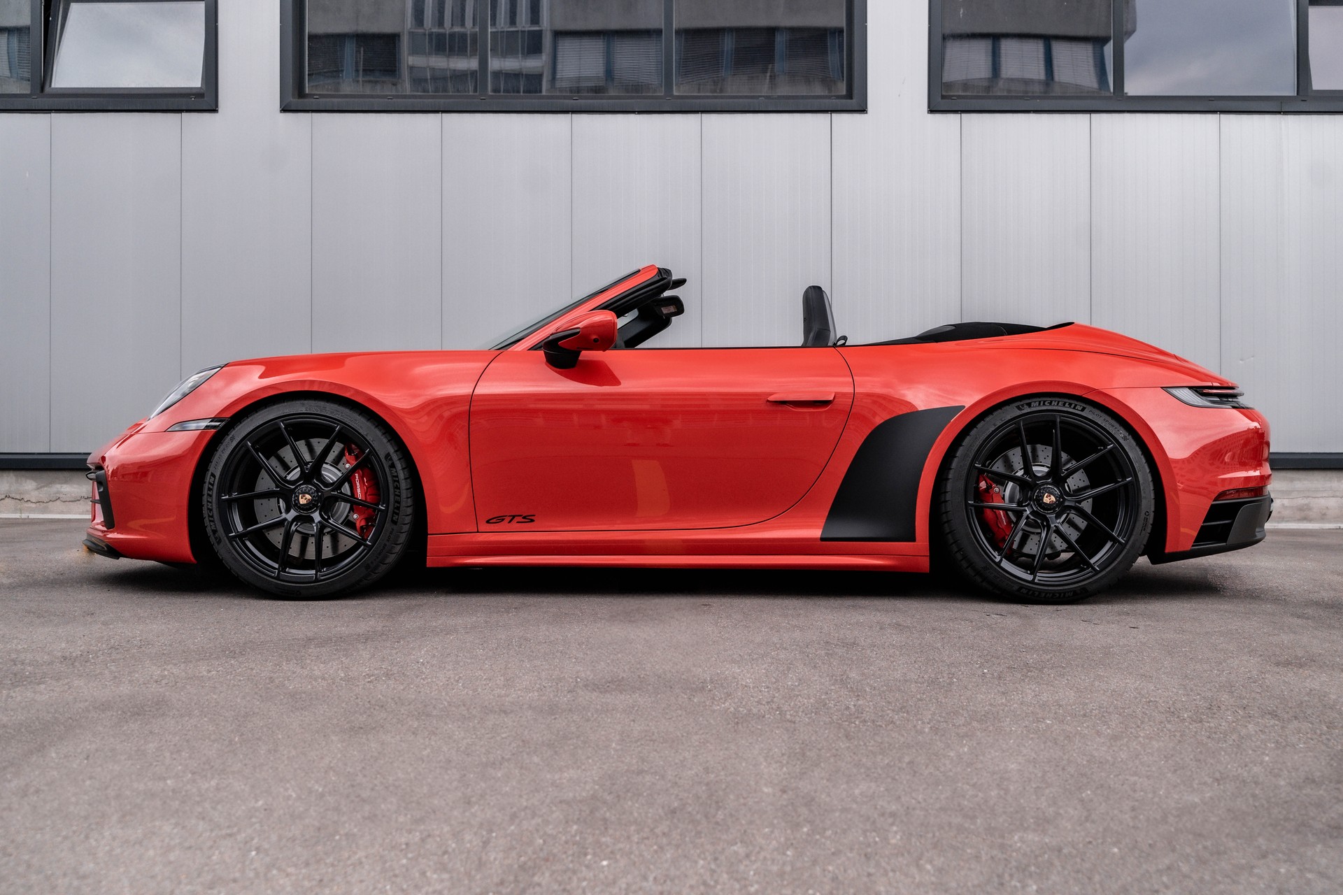 PORSCHE 911 Carrera GTS Cabriolet PDK * FRISCH AB MFK * LIEBHABERZUSTAND * NACHTSICHTASSISTENT * LIFTSYSTEM *-image-7