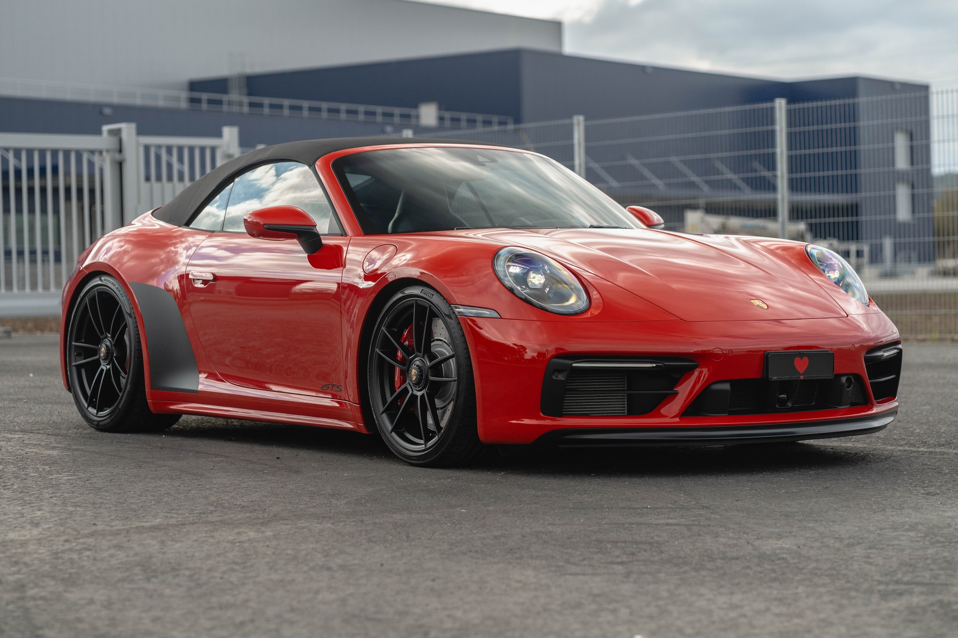 PORSCHE 911 Carrera GTS Cabriolet PDK * FRISCH AB MFK * LIEBHABERZUSTAND * NACHTSICHTASSISTENT * LIFTSYSTEM *-showroom-element-3