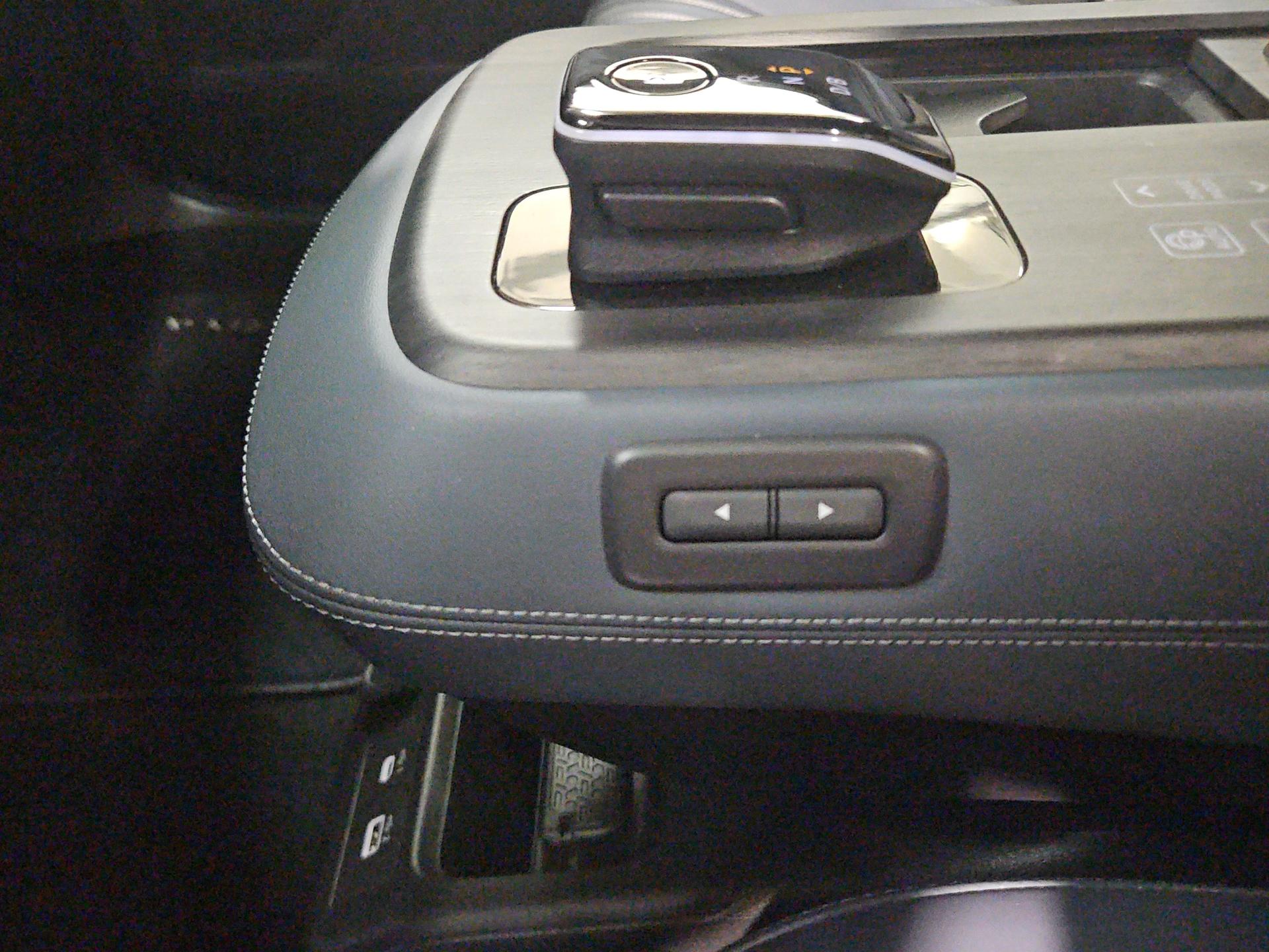 NISSAN Ariya 87 kWh e-4orce Evolve Allrad-image-17