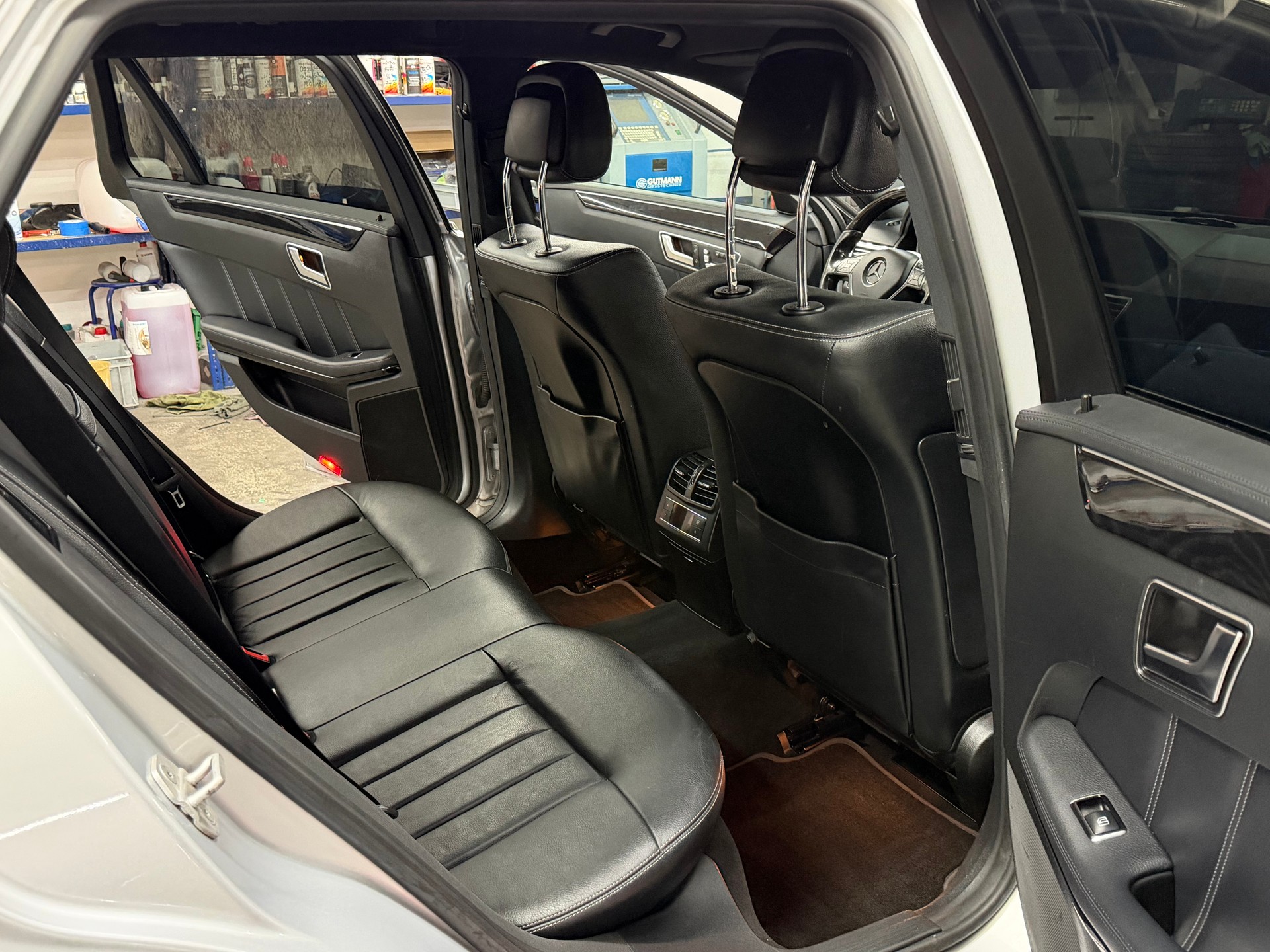 MERCEDES-BENZ E 350 BlueTEC Avantgarde 4Matic 7G-Tronic-image-10