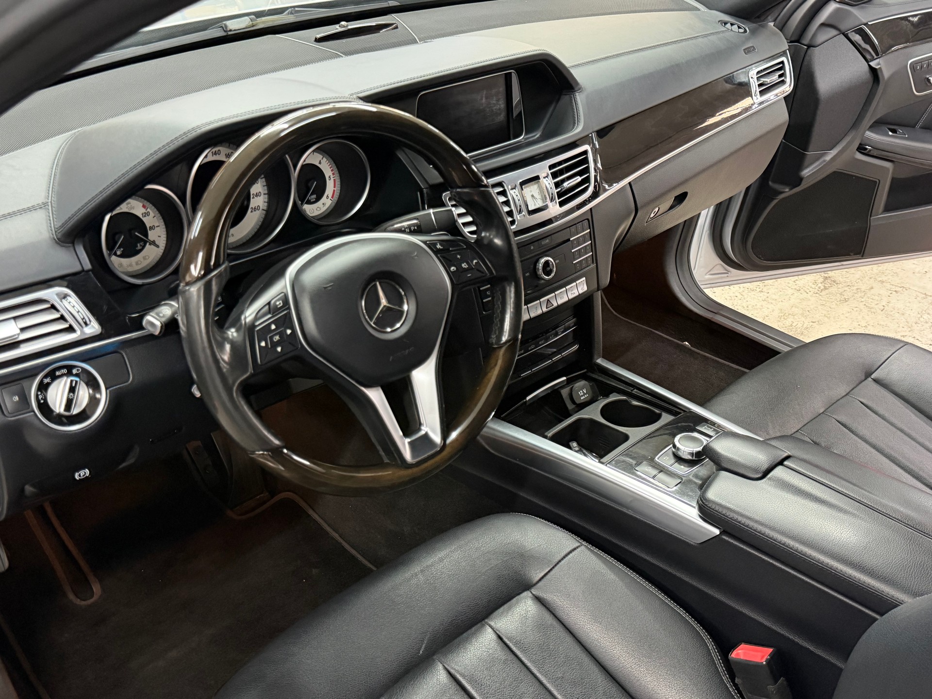 MERCEDES-BENZ E 350 BlueTEC Avantgarde 4Matic 7G-Tronic-image-15