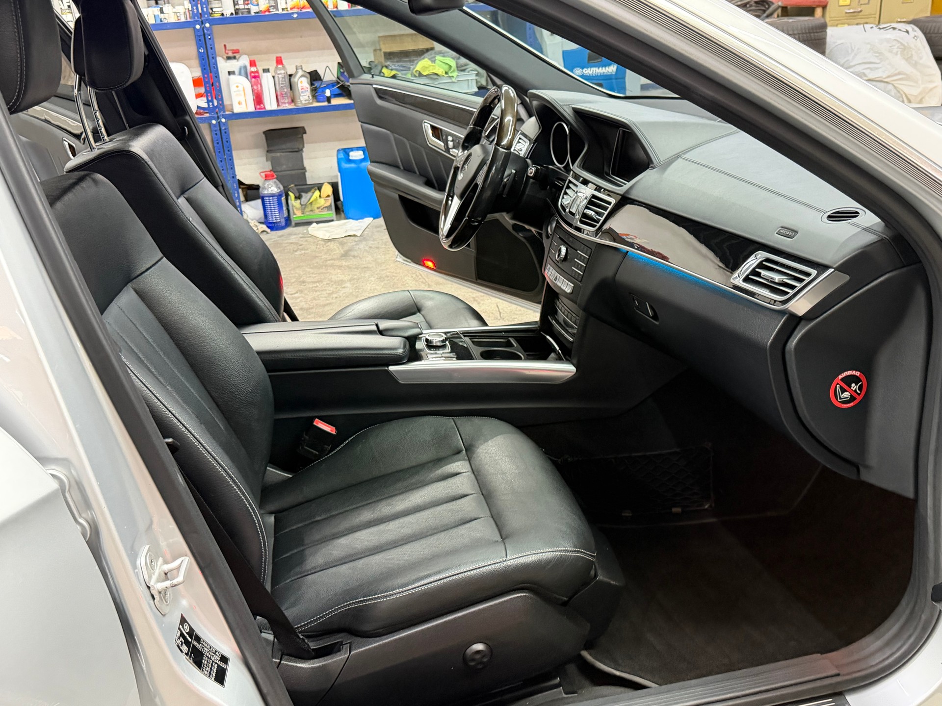 MERCEDES-BENZ E 350 BlueTEC Avantgarde 4Matic 7G-Tronic-image-9
