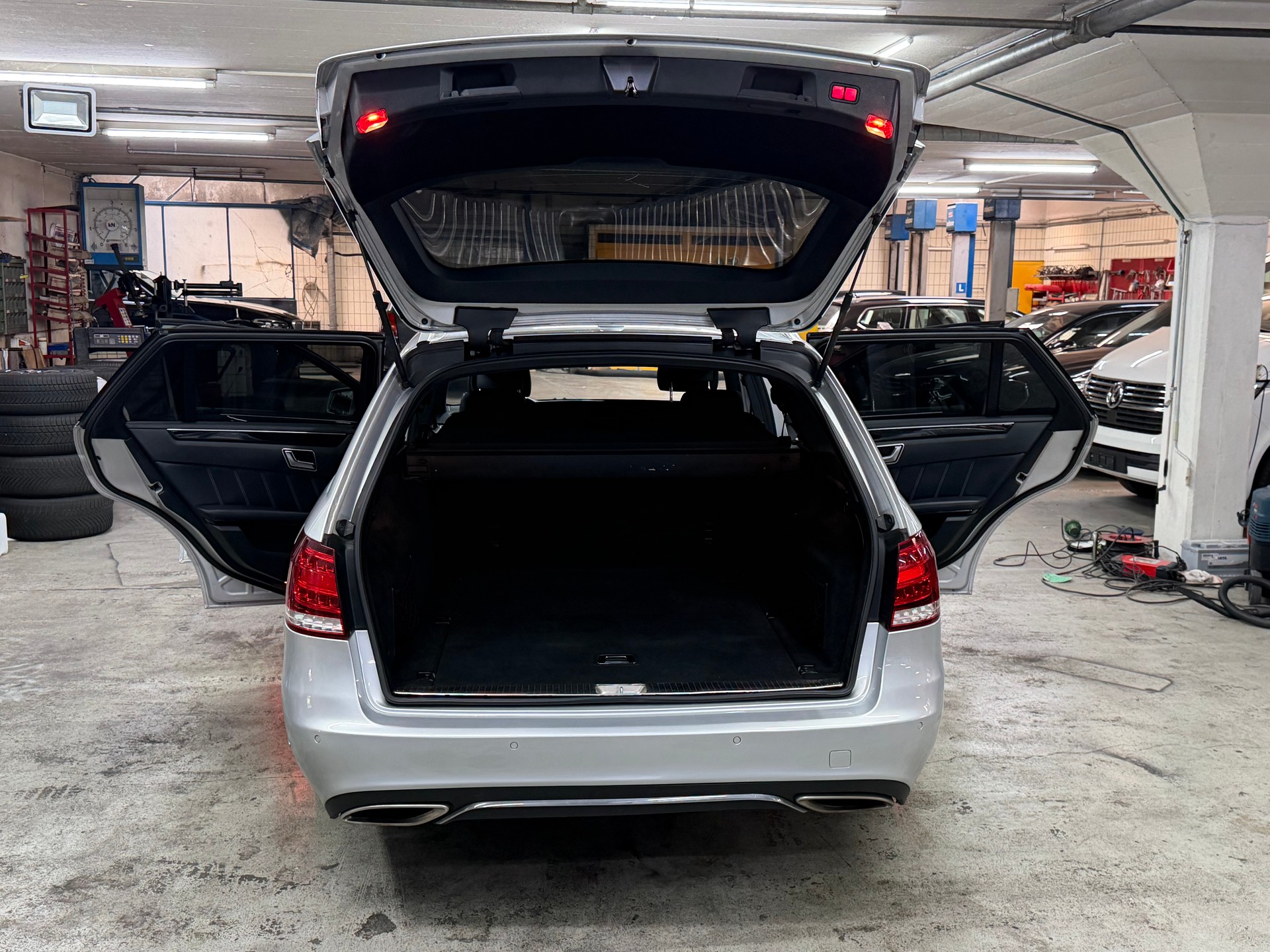 MERCEDES-BENZ E 350 BlueTEC Avantgarde 4Matic 7G-Tronic-image-12