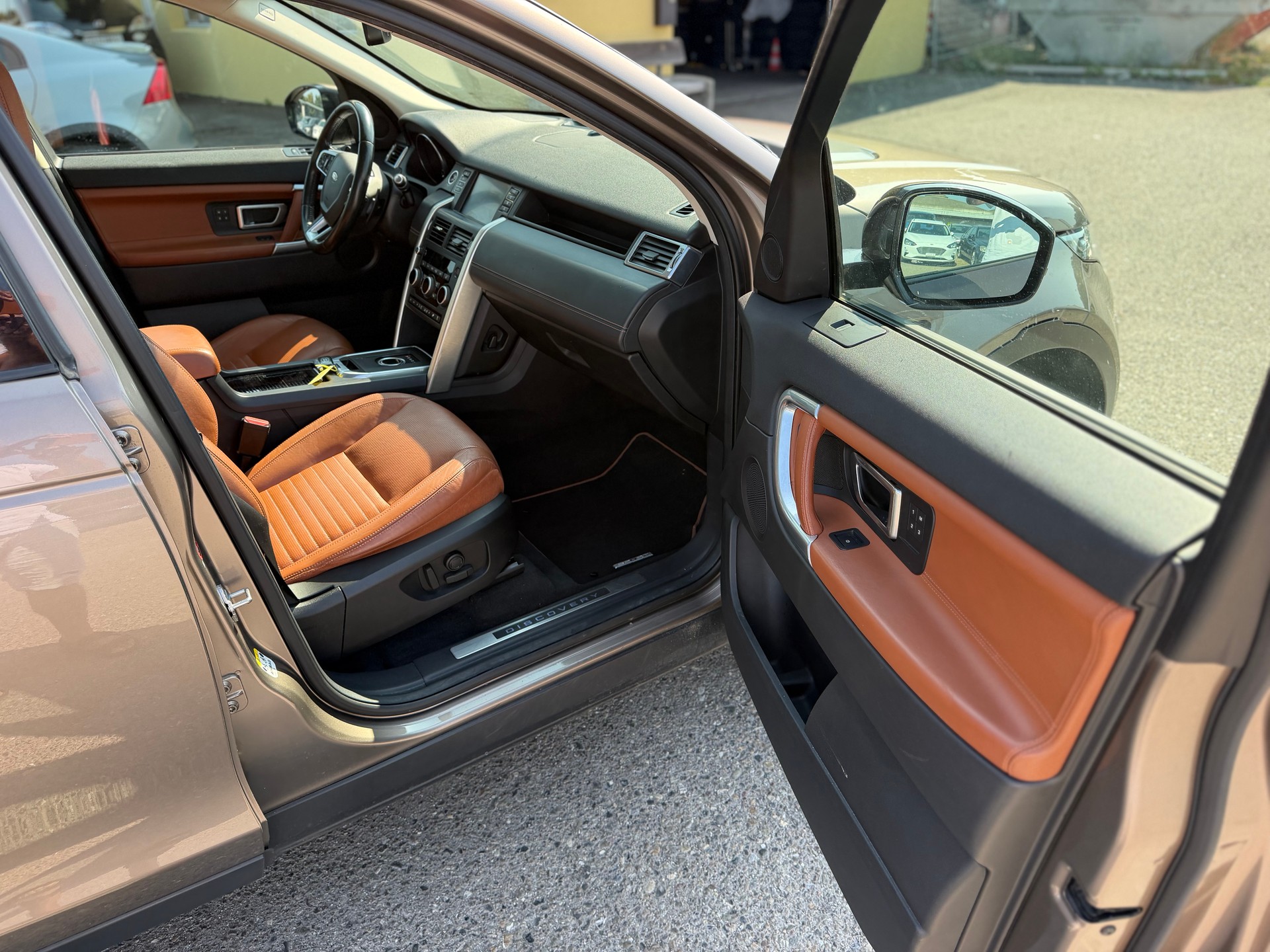LAND ROVER Discovery Sport 2.0 TD4 SE AT9-image-11