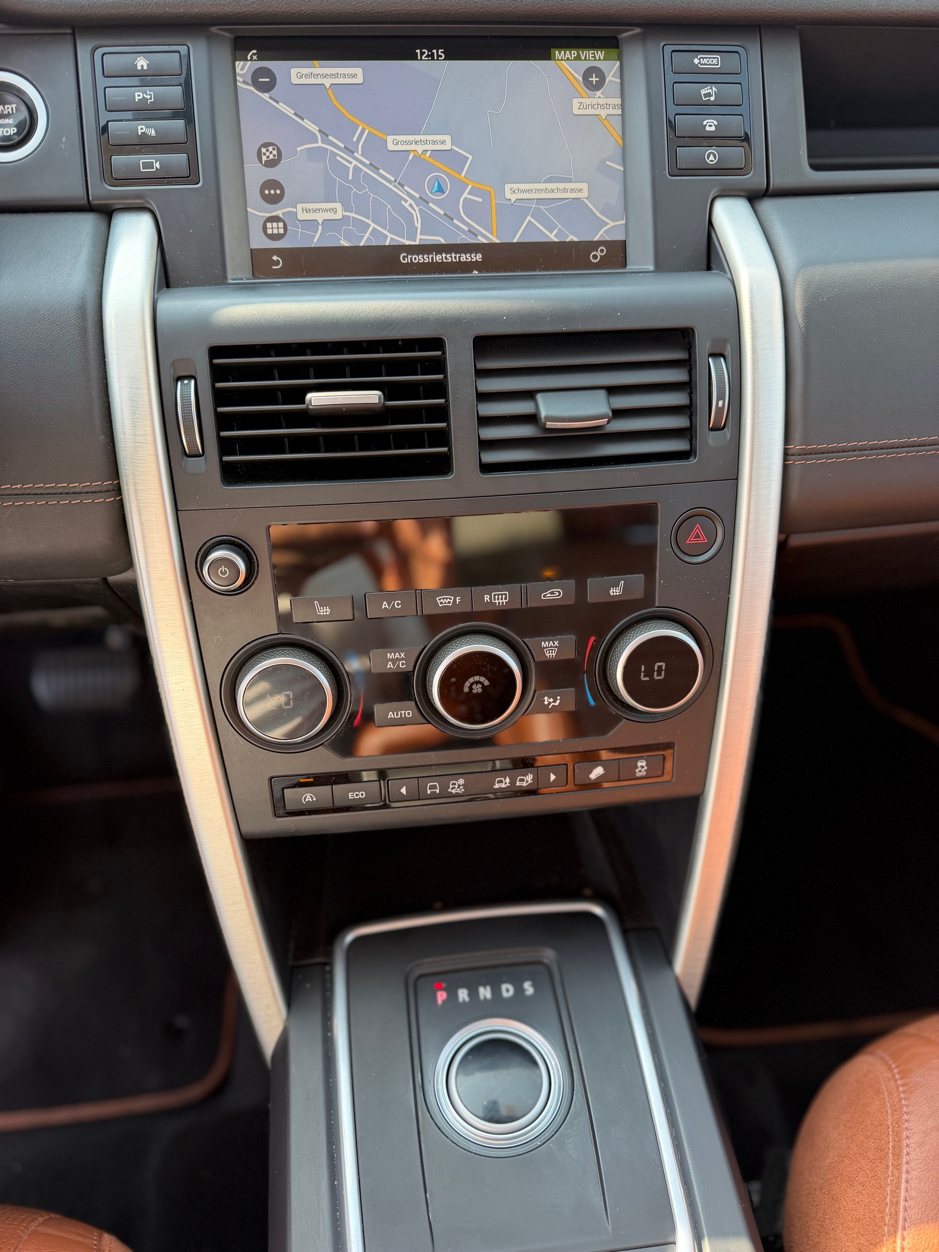 LAND ROVER Discovery Sport 2.0 TD4 SE AT9-image-16