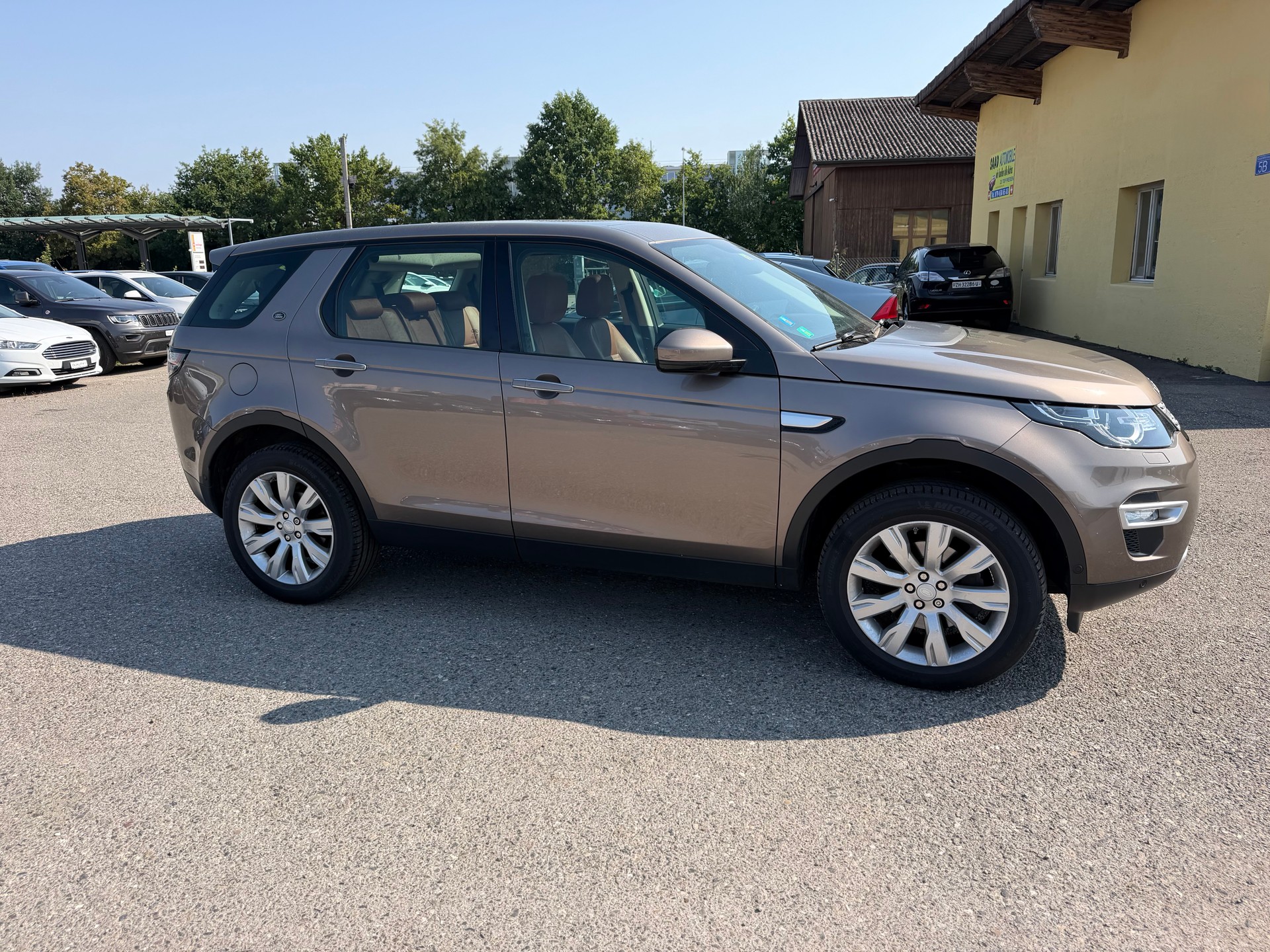 LAND ROVER Discovery Sport 2.0 TD4 SE AT9-image-3