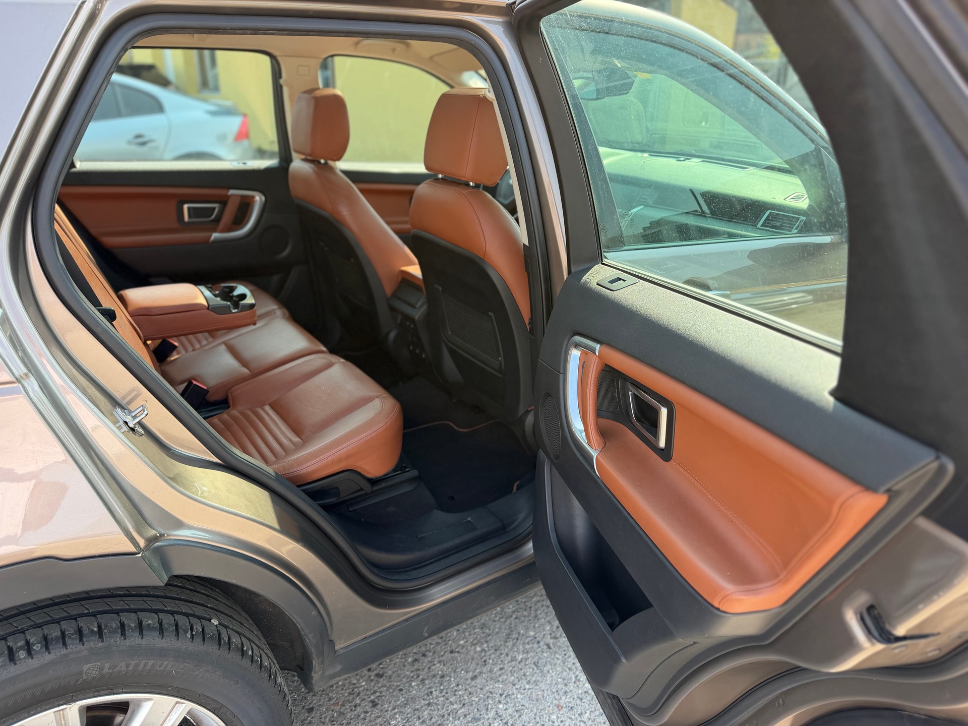 LAND ROVER Discovery Sport 2.0 TD4 SE AT9-image-9