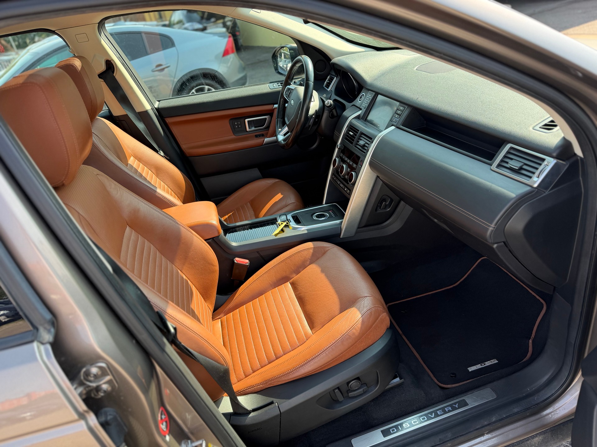 LAND ROVER Discovery Sport 2.0 TD4 SE AT9-image-12