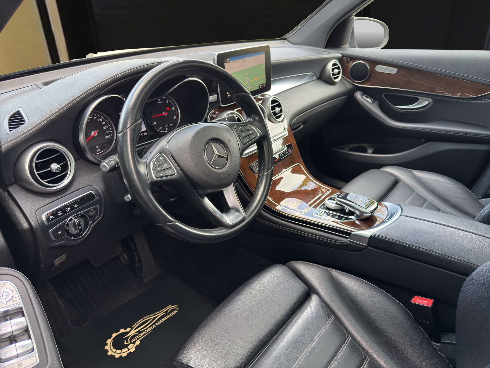 MERCEDES-BENZ GLC 250 d Exclusive 4m-image-8