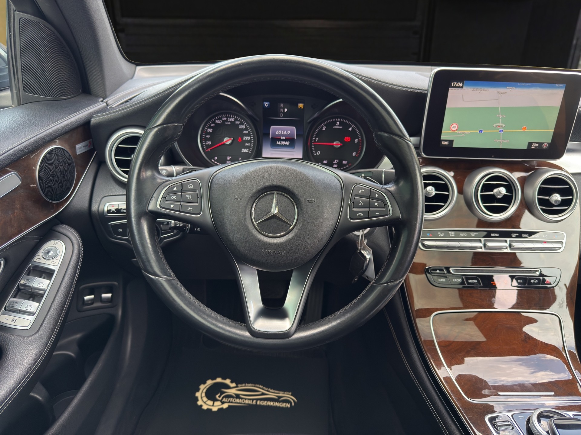 MERCEDES-BENZ GLC 250 d Exclusive 4m-image-12