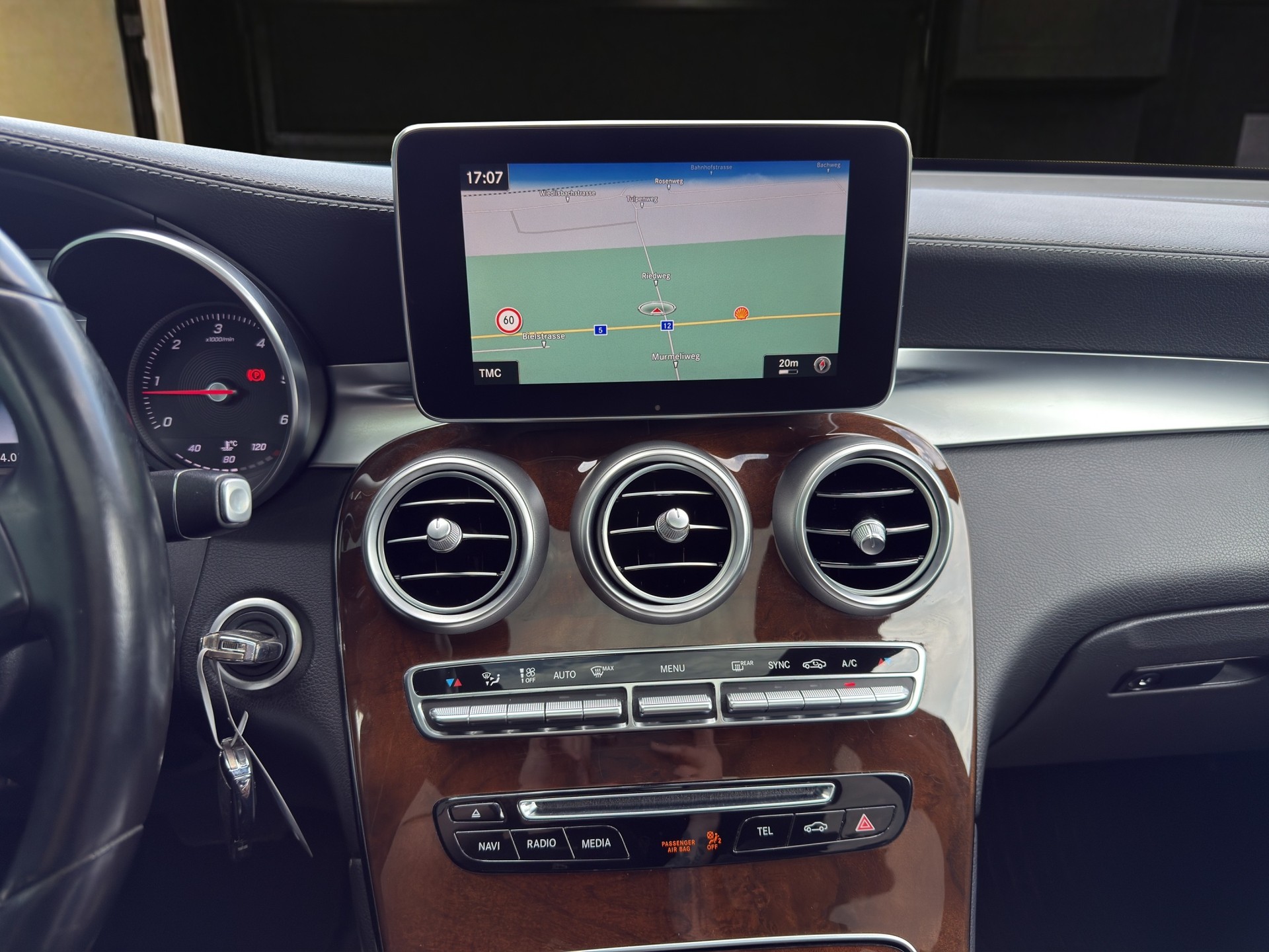 MERCEDES-BENZ GLC 250 d Exclusive 4m-image-15