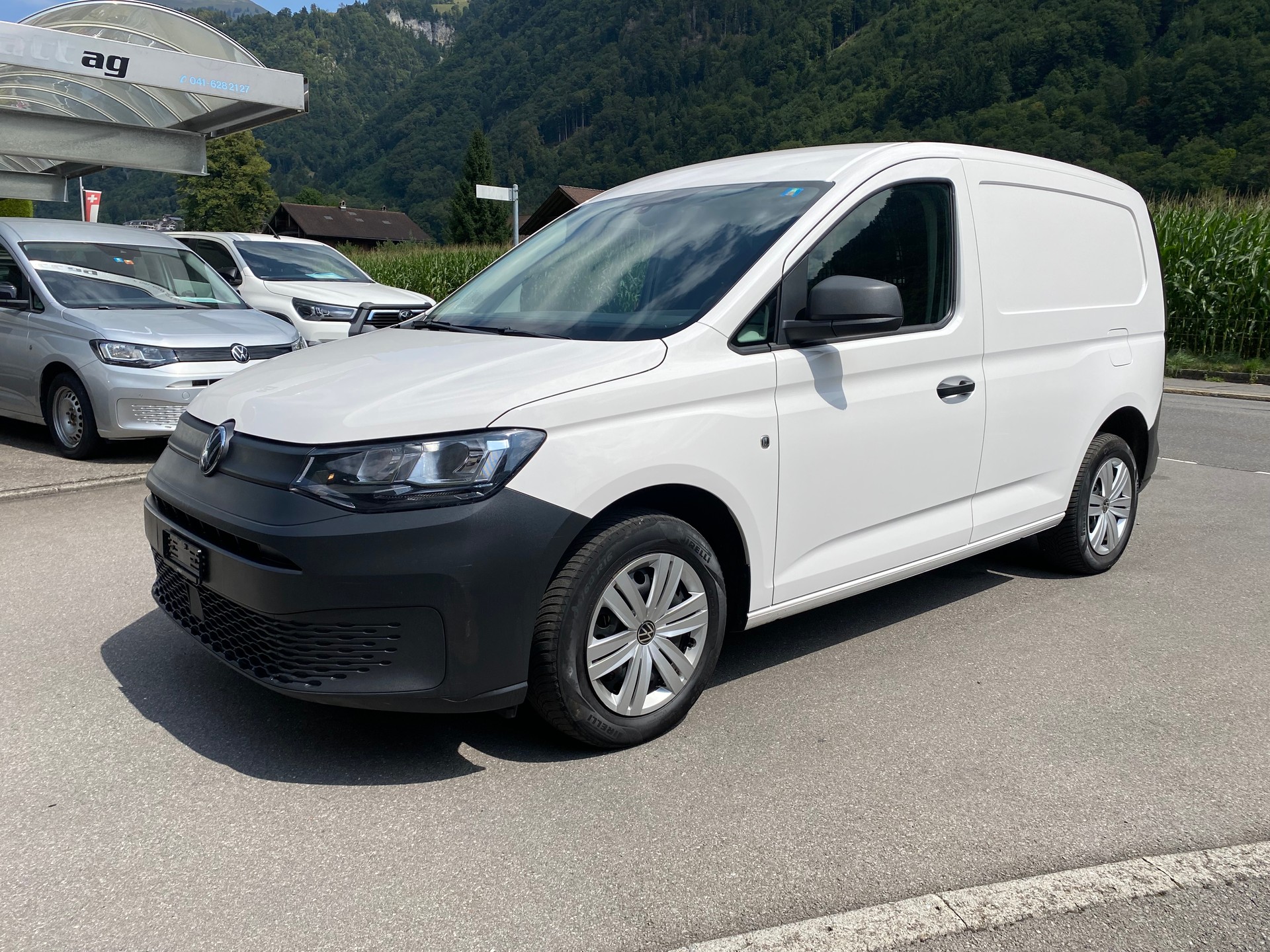 VW Caddy Cargo 2.0TDI 4Motion-image-1