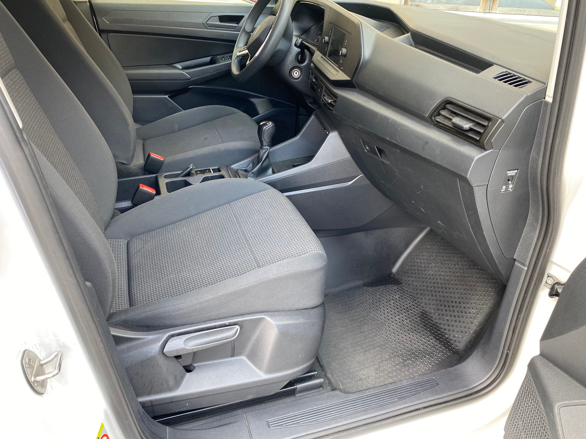 VW Caddy Cargo 2.0TDI 4Motion-image-4