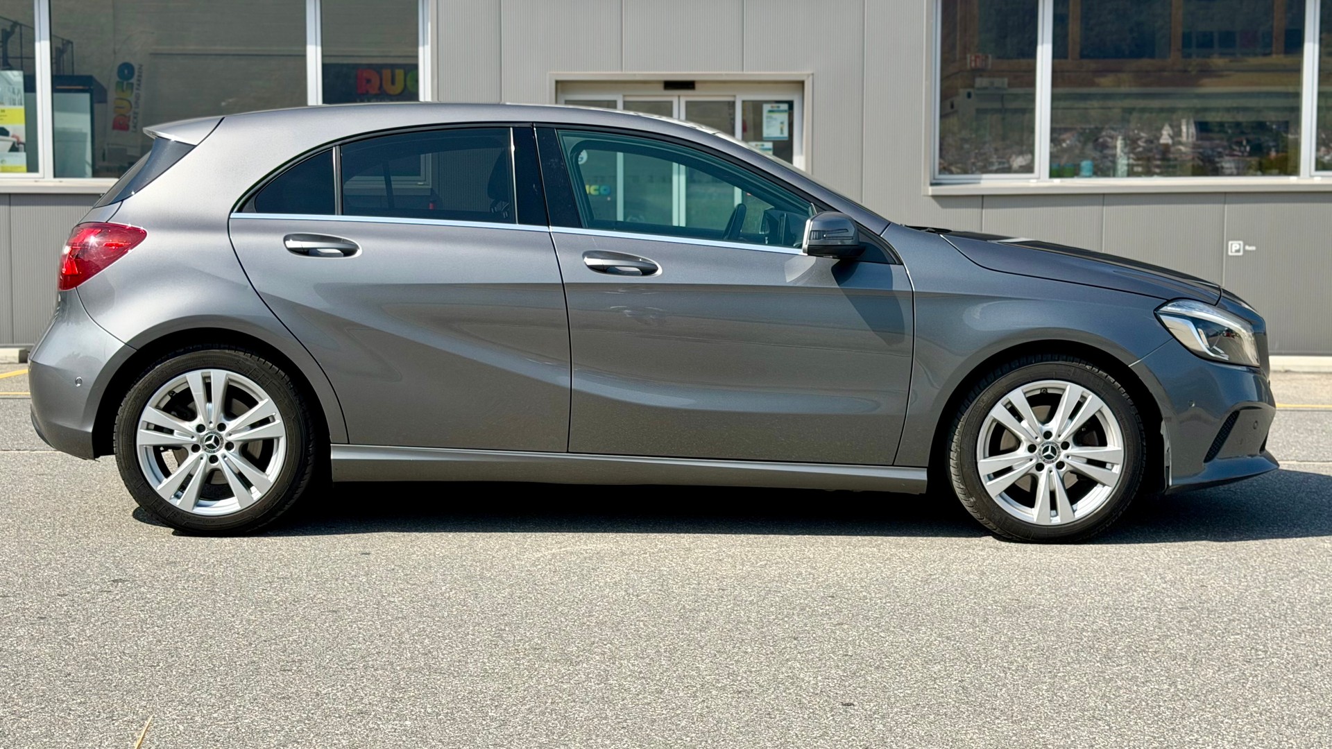 MERCEDES-BENZ A 220 Style 4Matic 7G-DCT-image-5