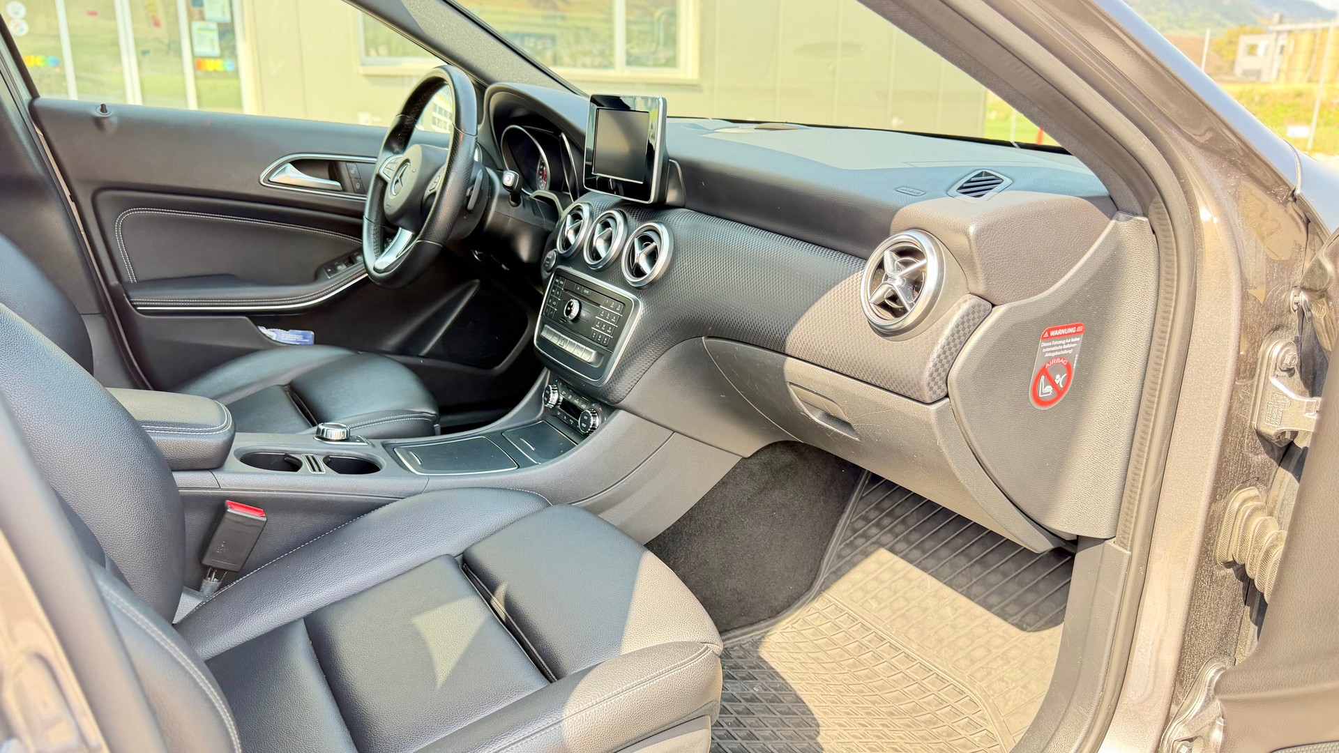 MERCEDES-BENZ A 220 Style 4Matic 7G-DCT-image-13