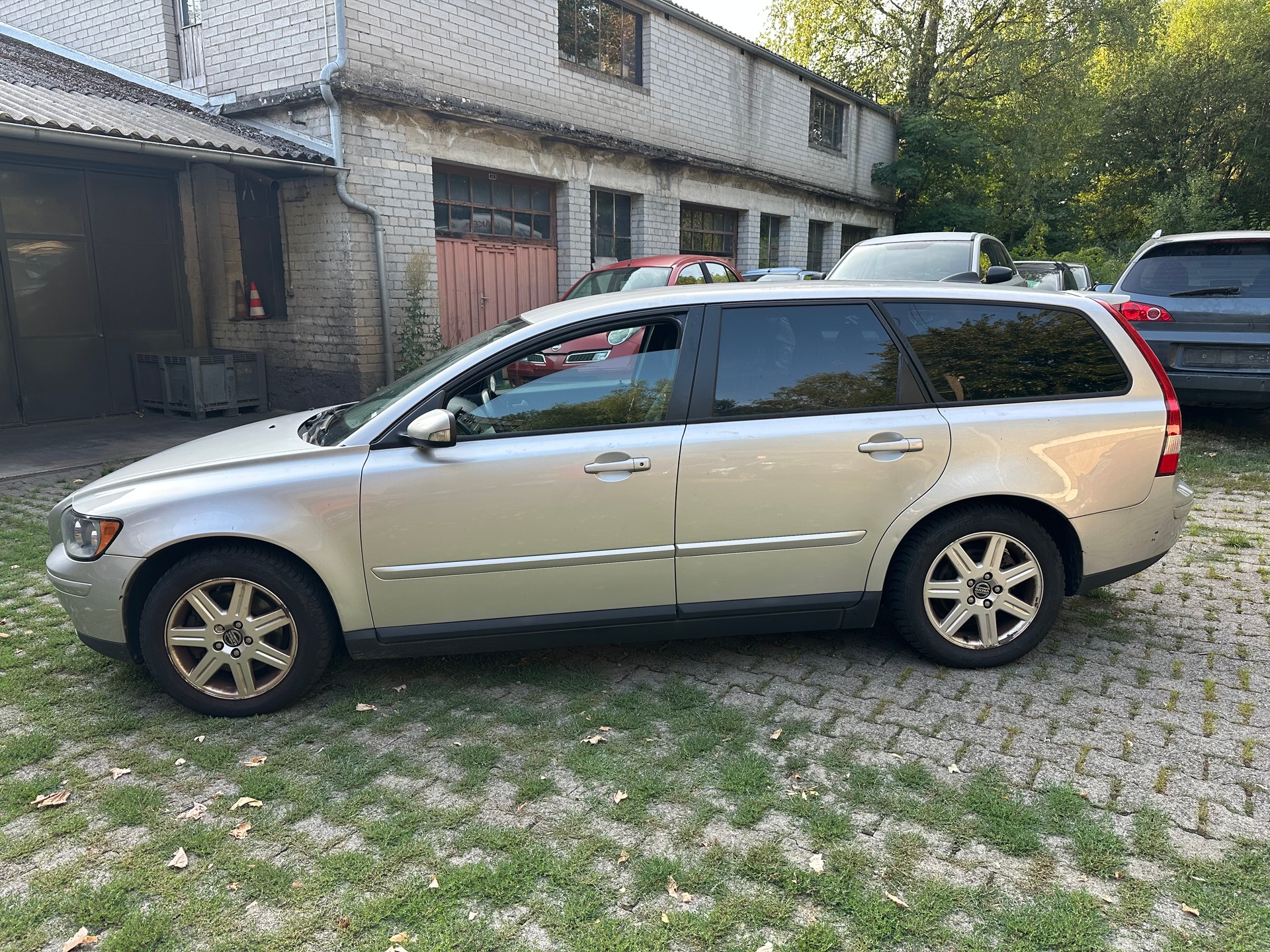 VOLVO V50 2.0D Momentum FIXPREIS-image-0