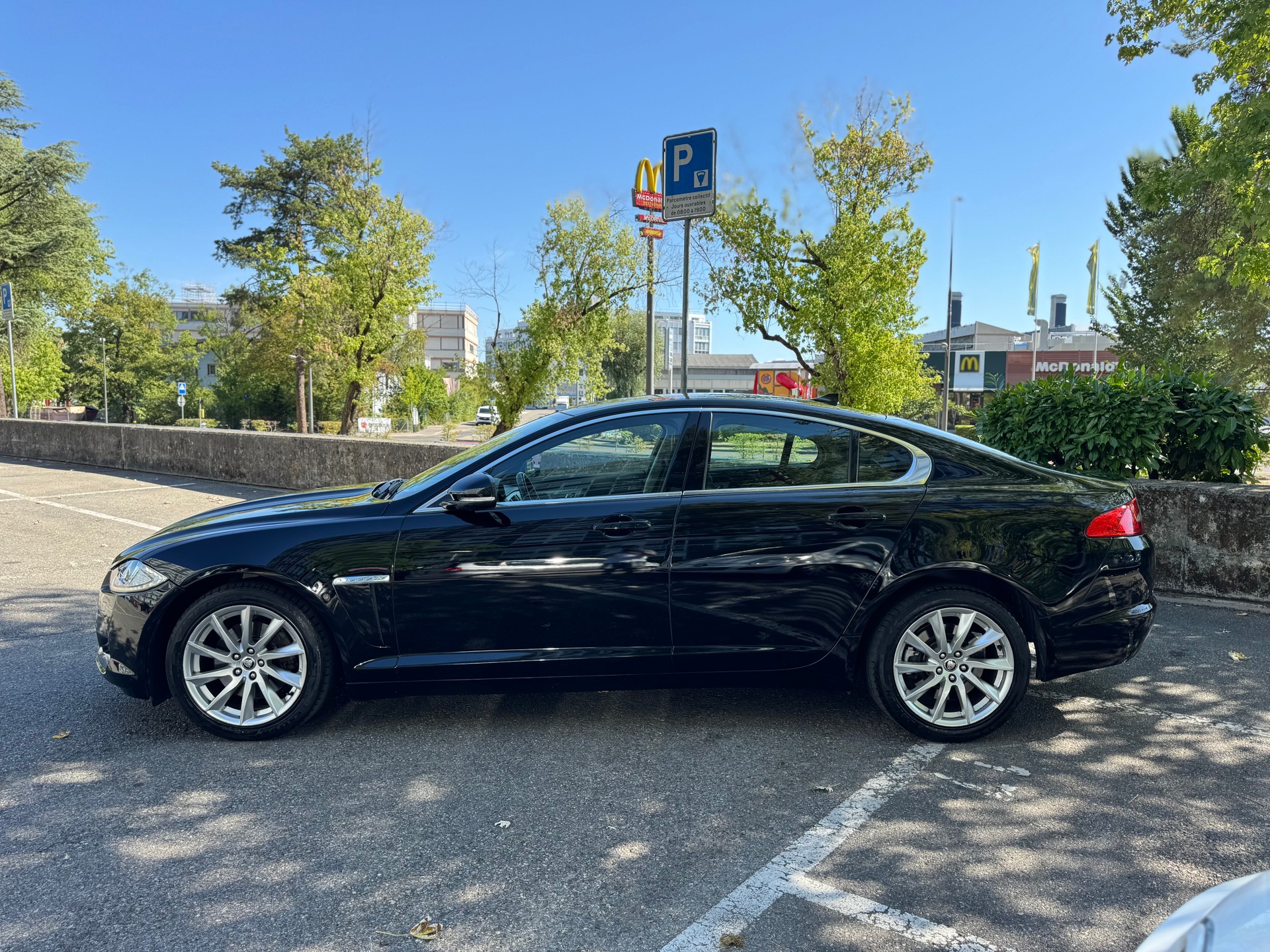 JAGUAR XF 2.2d Luxury-image-5