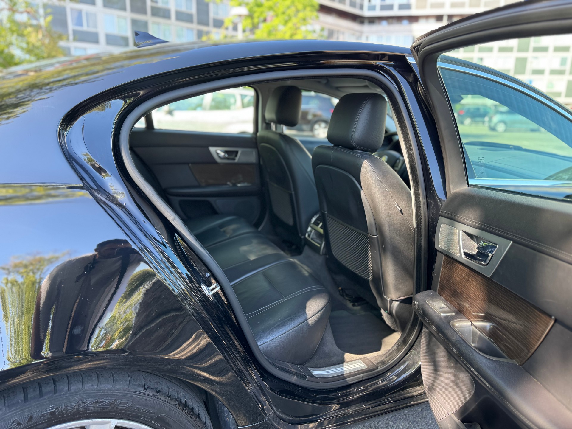 JAGUAR XF 2.2d Luxury-image-13