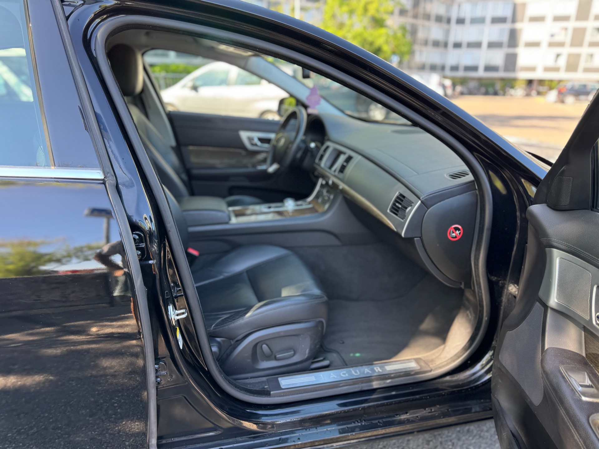JAGUAR XF 2.2d Luxury-image-11