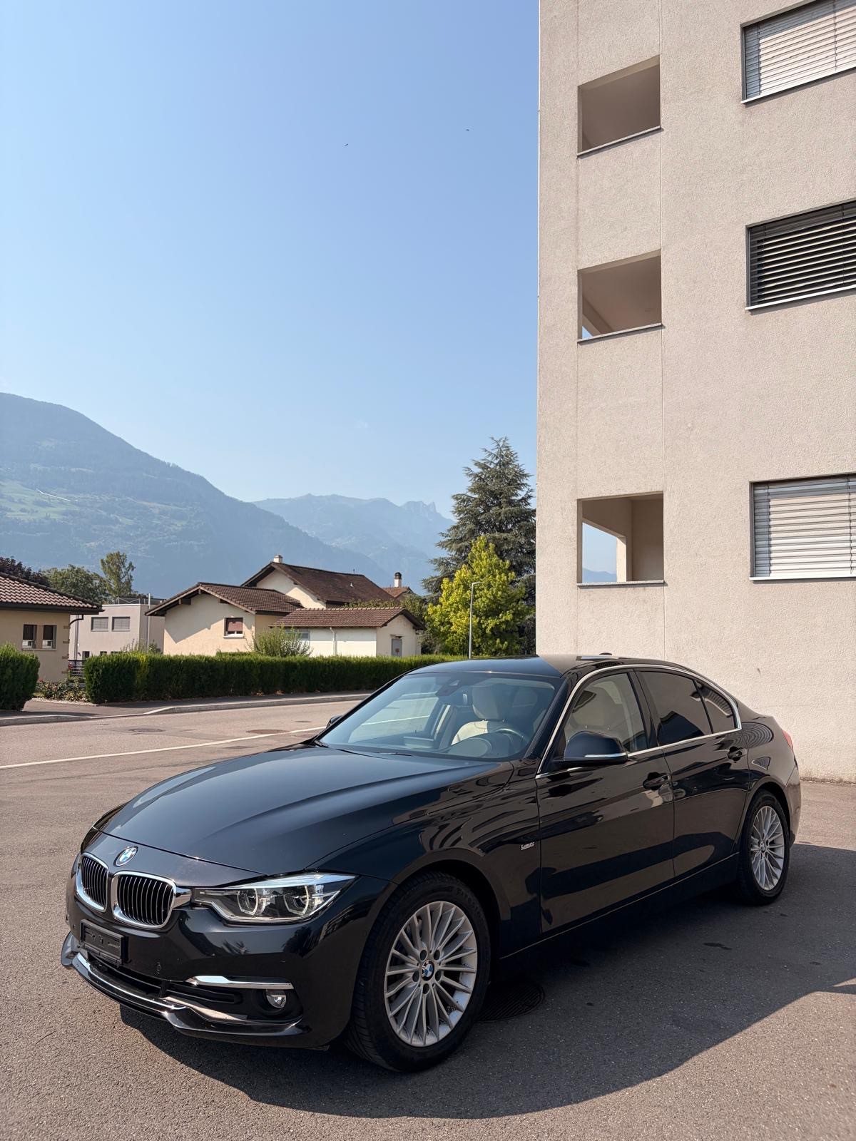 BMW 320d xDrive Luxury Line Steptronic-image-0