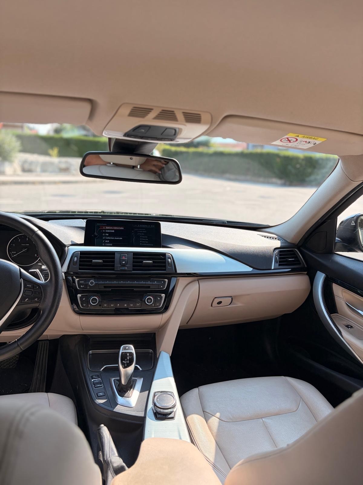 BMW 320d xDrive Luxury Line Steptronic-image-10