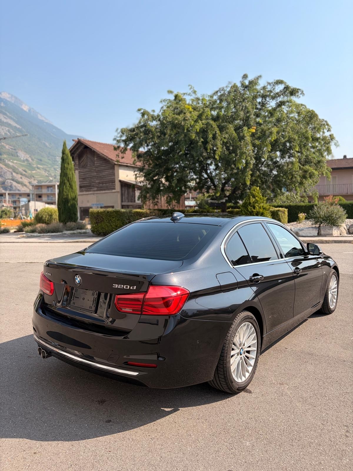 BMW 320d xDrive Luxury Line Steptronic-image-5
