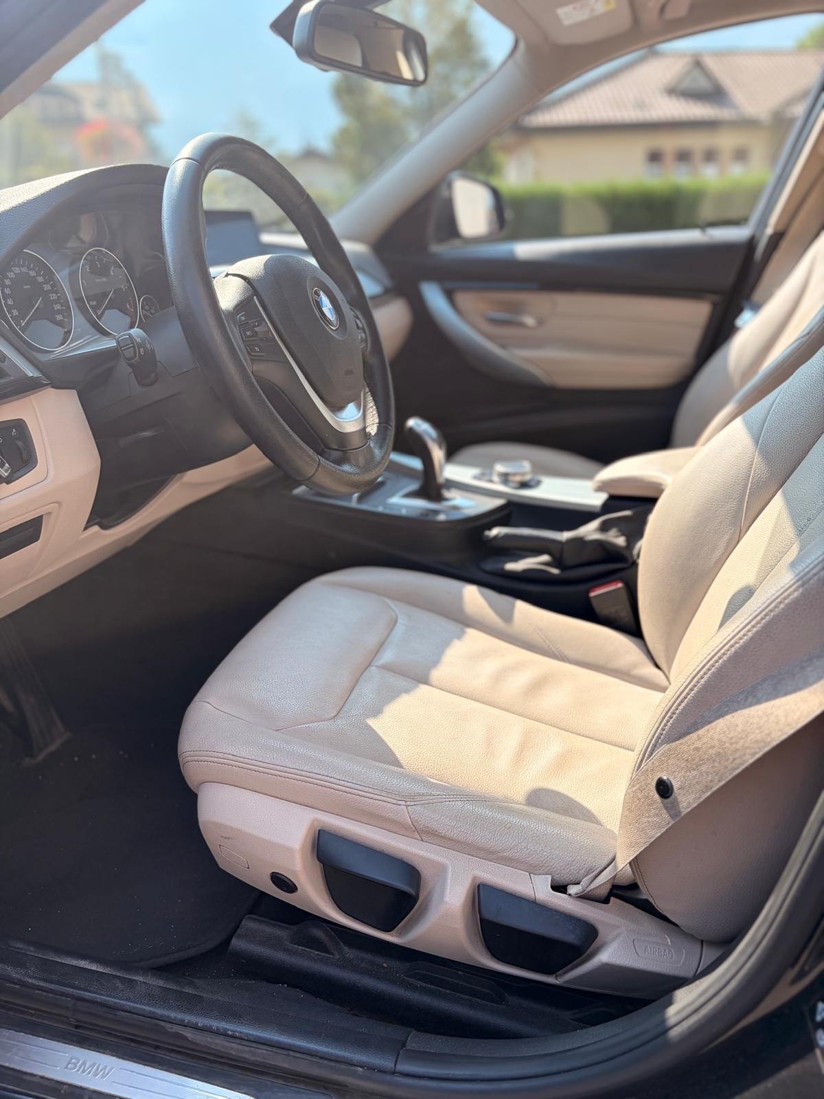 BMW 320d xDrive Luxury Line Steptronic-image-9