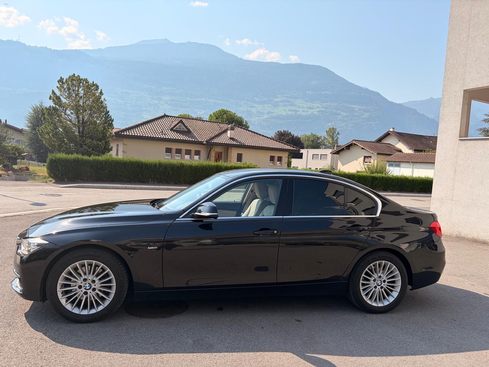 BMW 320d xDrive Luxury Line Steptronic-image-1